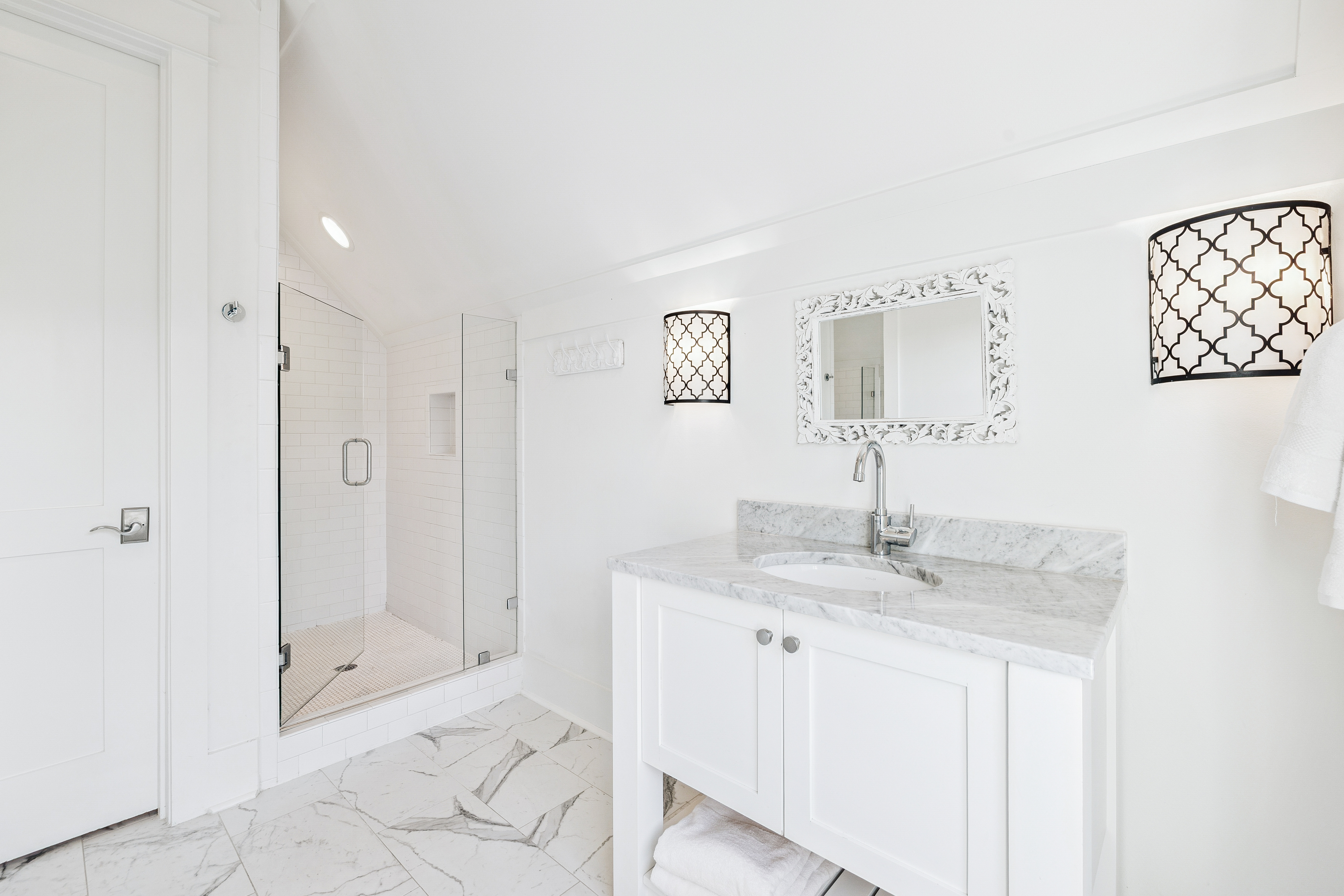  Designer-Furnished Coastal Retreat with Cabana & Outdoor Fireplace - 物件實景