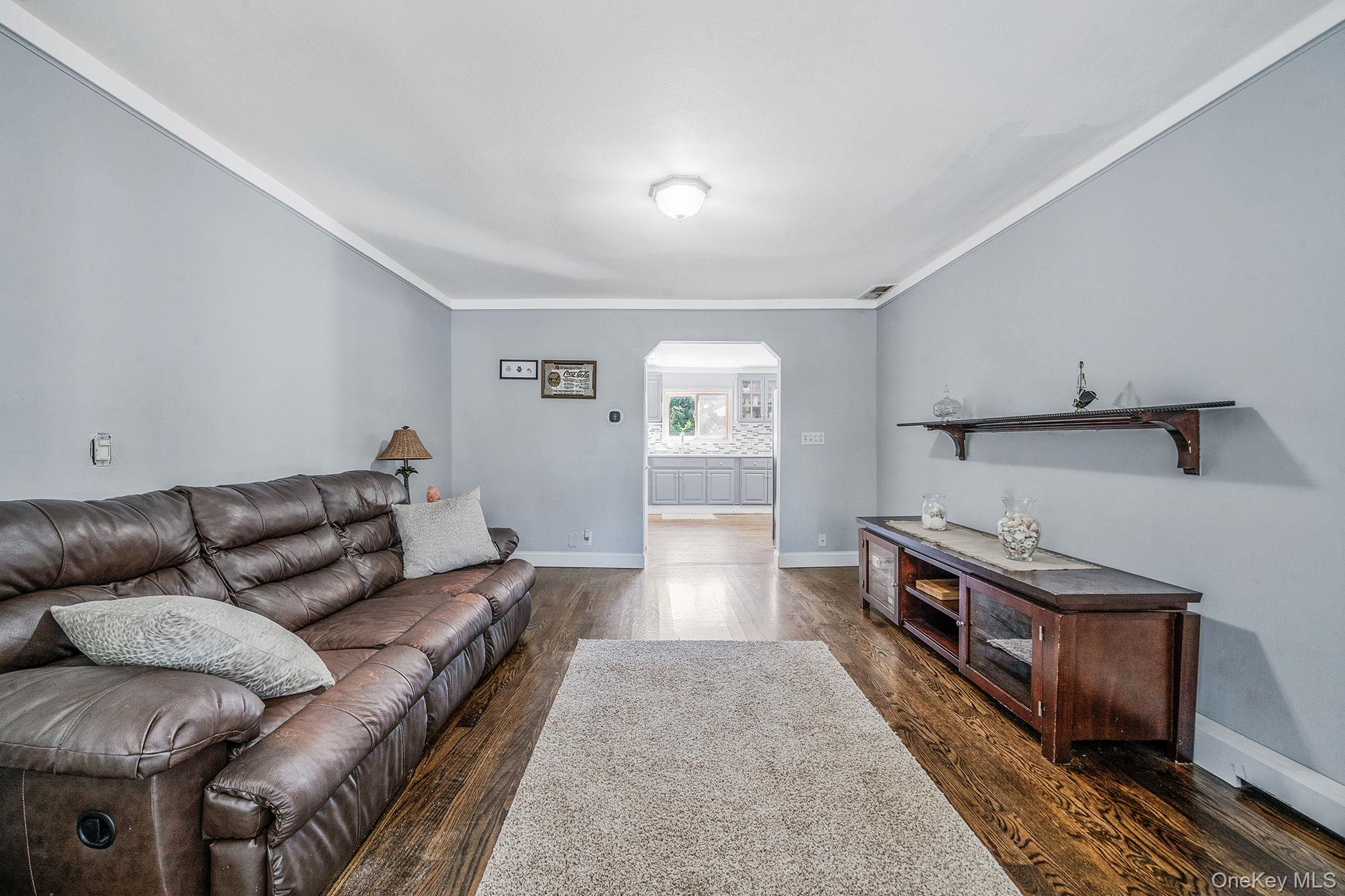 West Islip, New York, 11795, United States, 4 Bedrooms Bedrooms, ,4 BathroomsBathrooms,Residential,For Sale,1925742