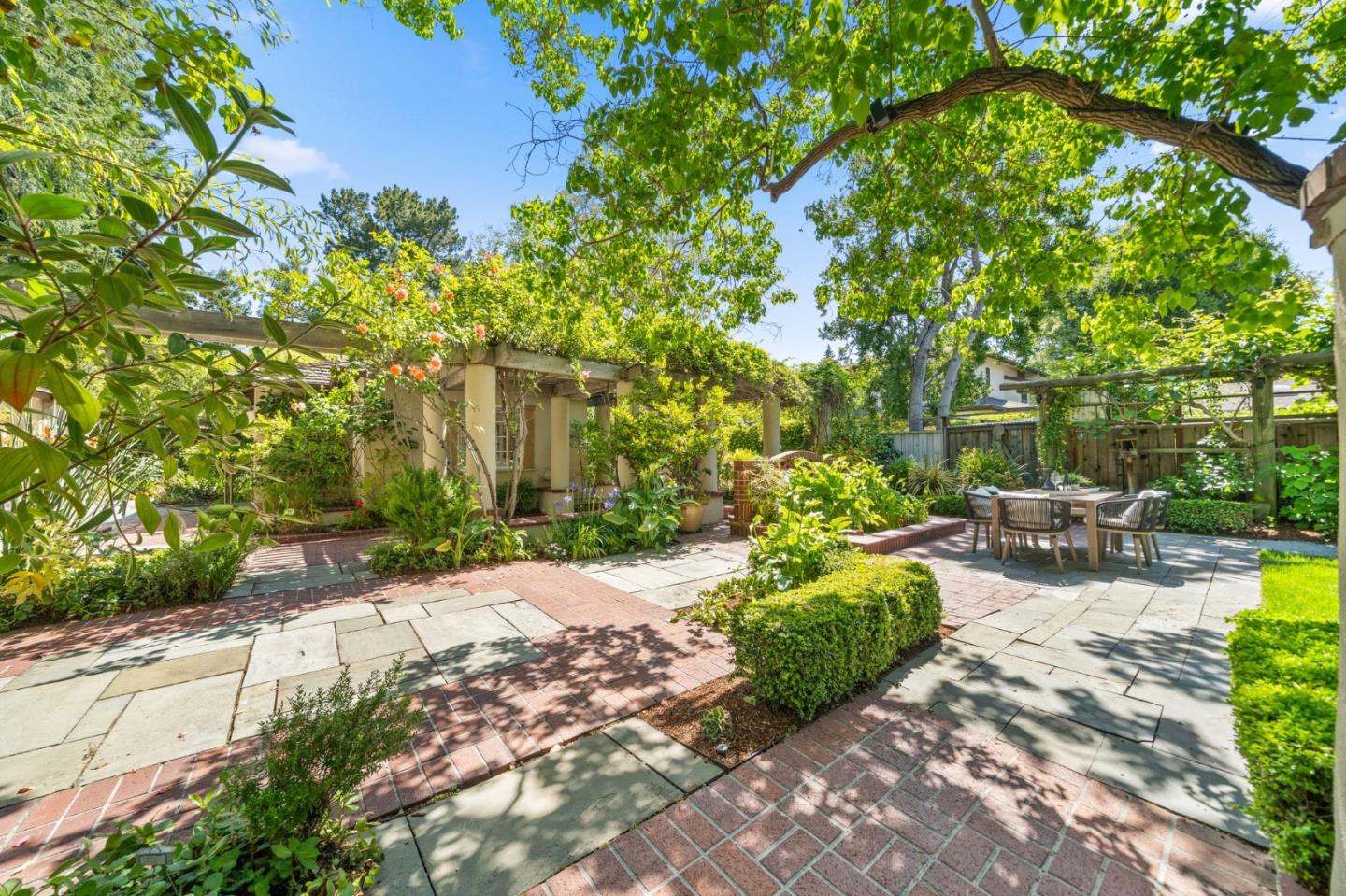 Palo Alto, California, 94301, United States, 4 Bedrooms Bedrooms, ,4 BathroomsBathrooms,Residential,For Sale,1837921