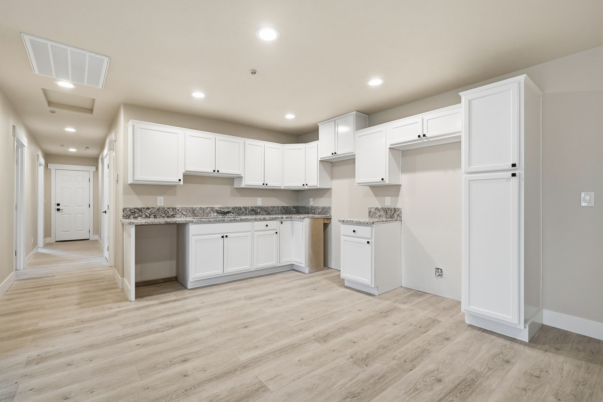 Redding, California, 96003, United States, 5 Bedrooms Bedrooms, ,4 BathroomsBathrooms,Residential,For Sale,2006033