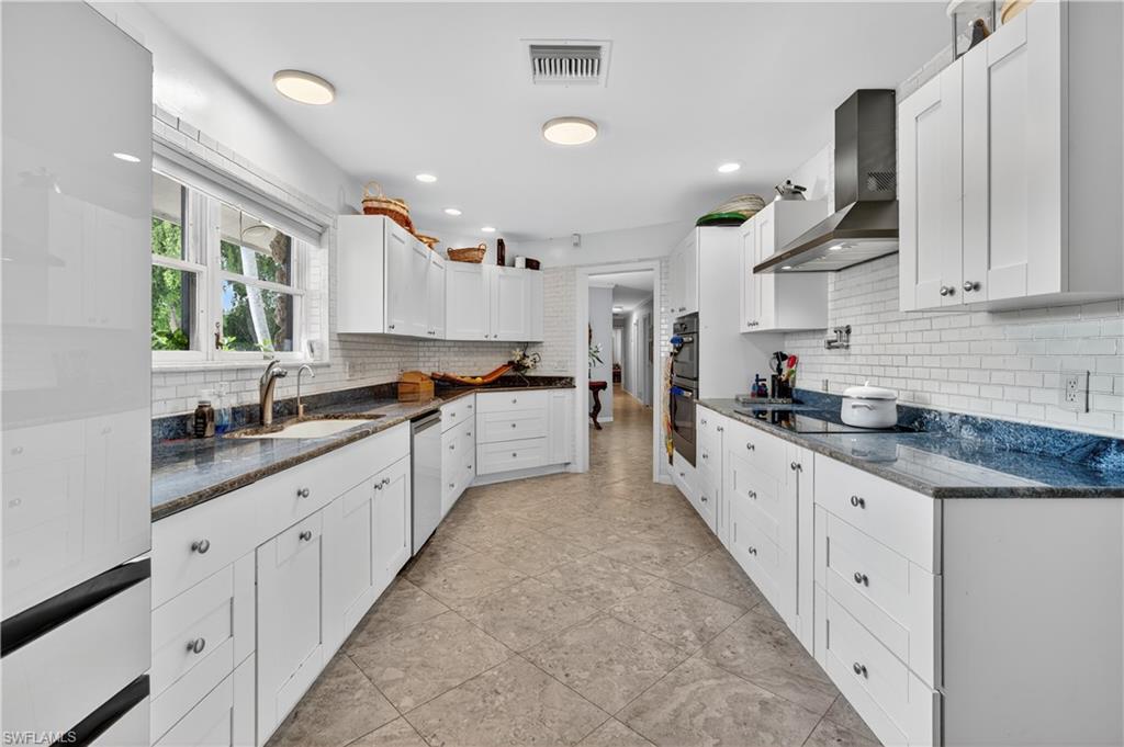 Marco Island, Florida, 34145, United States, 6 Bedrooms Bedrooms, ,4 BathroomsBathrooms,Residential,For Sale,1941825