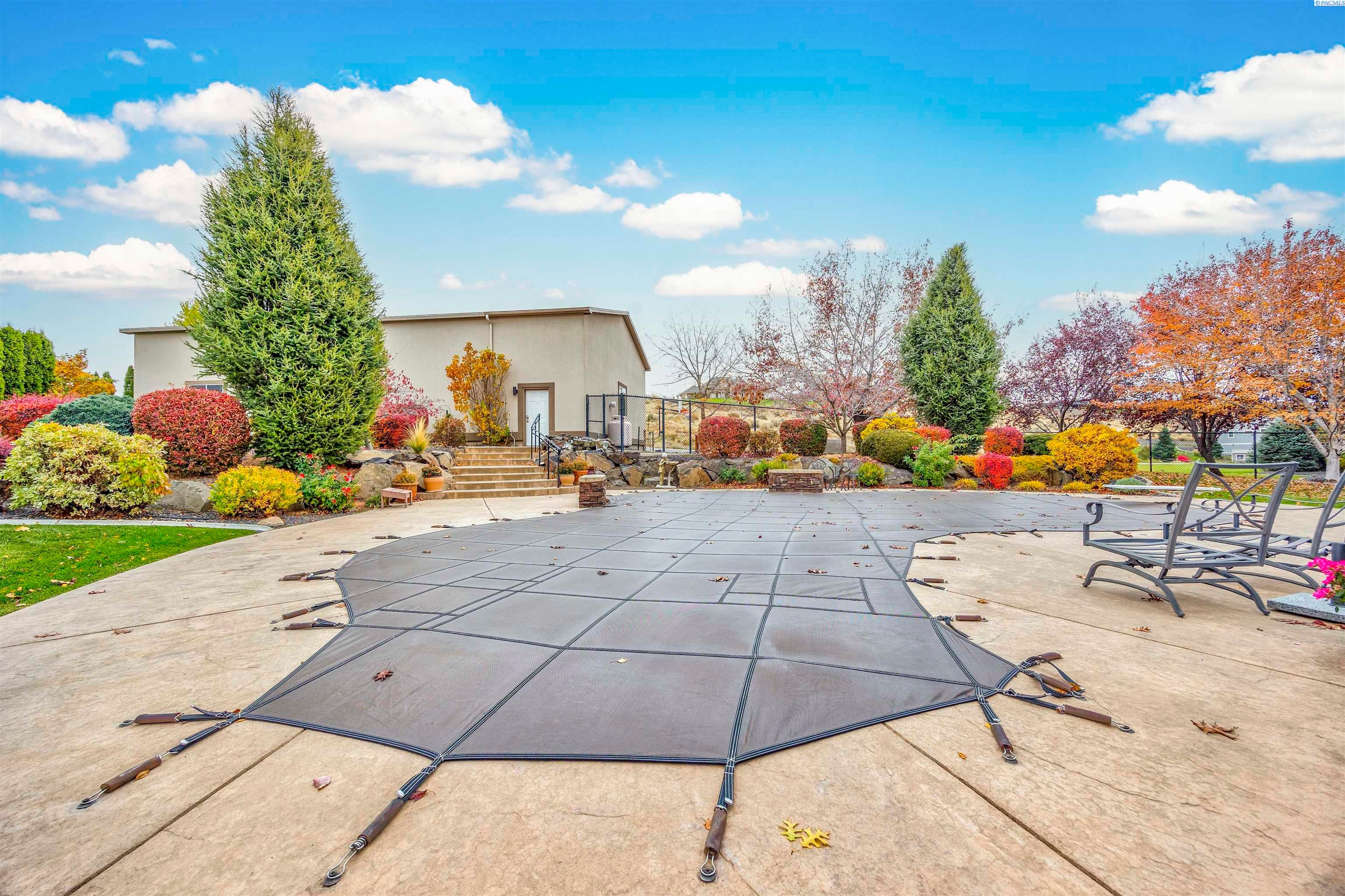 Pasco, Washington, 99301, United States, 5 Bedrooms Bedrooms, ,4 BathroomsBathrooms,Residential,For Sale,1988519