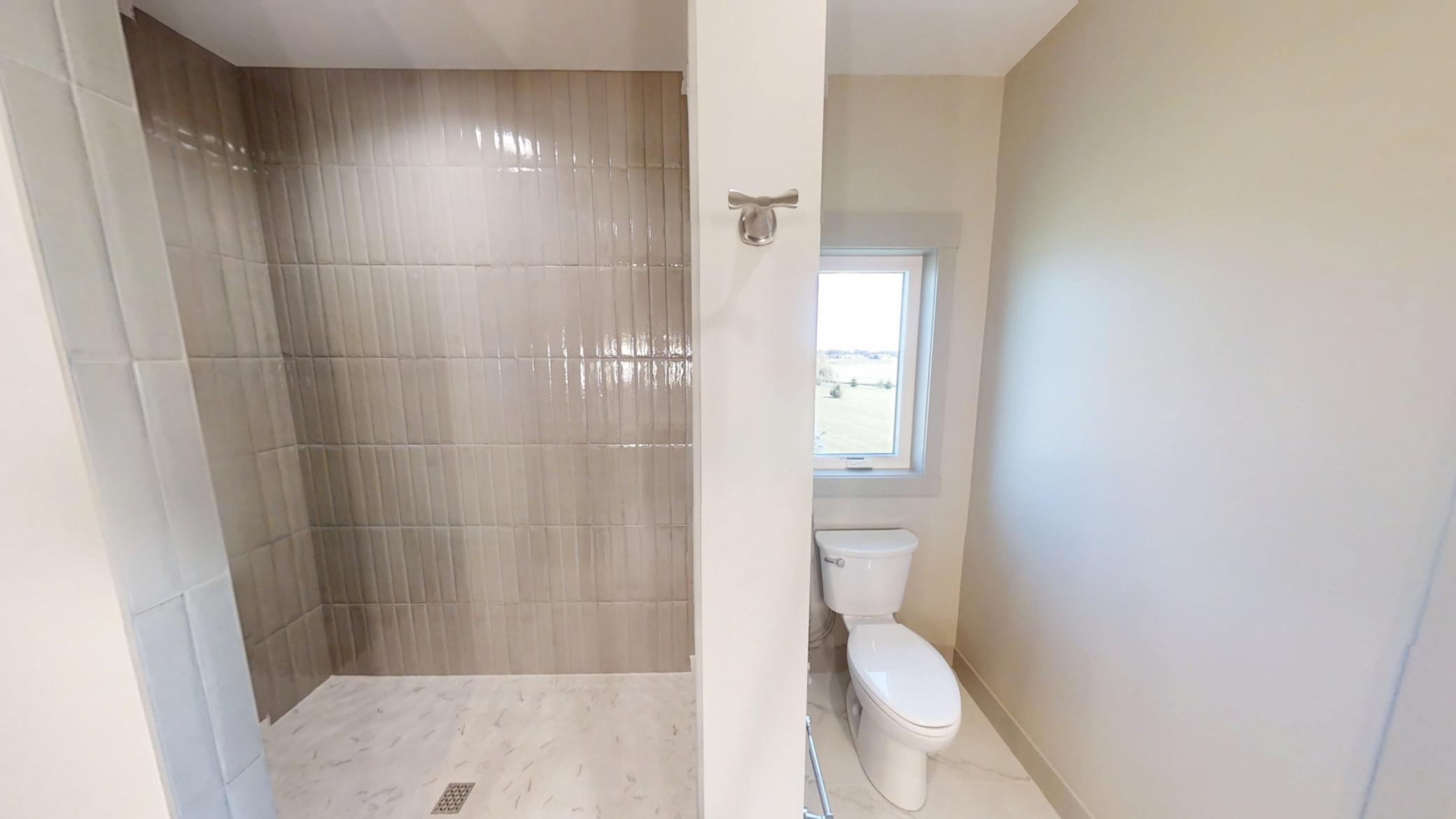 Albert Lea, Minnesota, 56007, United States, 4 Bedrooms Bedrooms, ,2 BathroomsBathrooms,Residential,For Sale,1978307