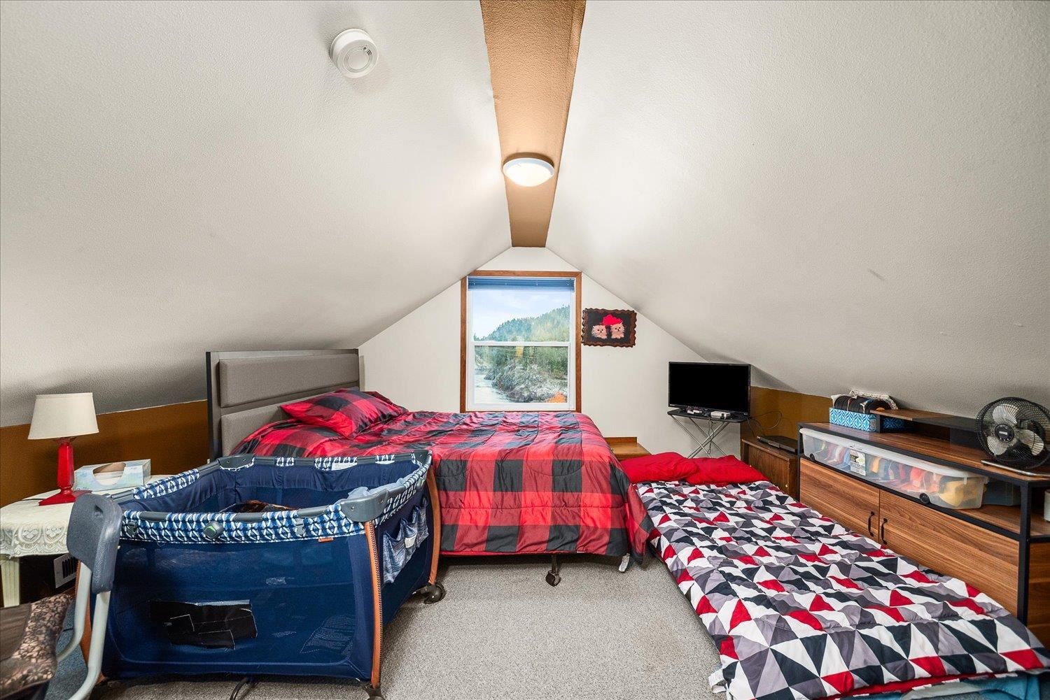 Metaline Falls, Washington, 99153, United States, 5 Bedrooms Bedrooms, ,3 BathroomsBathrooms,Residential,For Sale,1986087