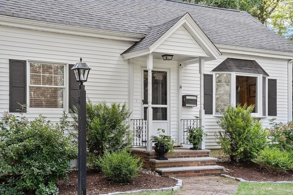 Andover, Massachusetts, 01810, United States, 2 Bedrooms Bedrooms, ,1 BathroomBathrooms,Residential,For Sale,1941591