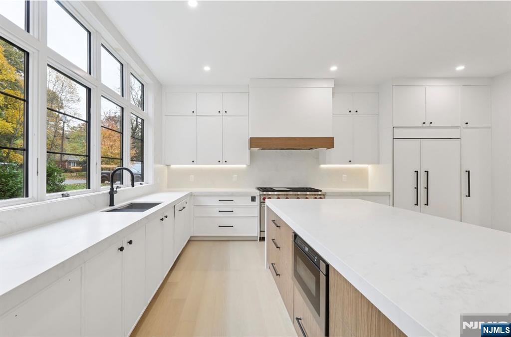 Haworth, New Jersey, 07641, United States, 6 Bedrooms Bedrooms, ,7 BathroomsBathrooms,Residential,For Sale,1989640