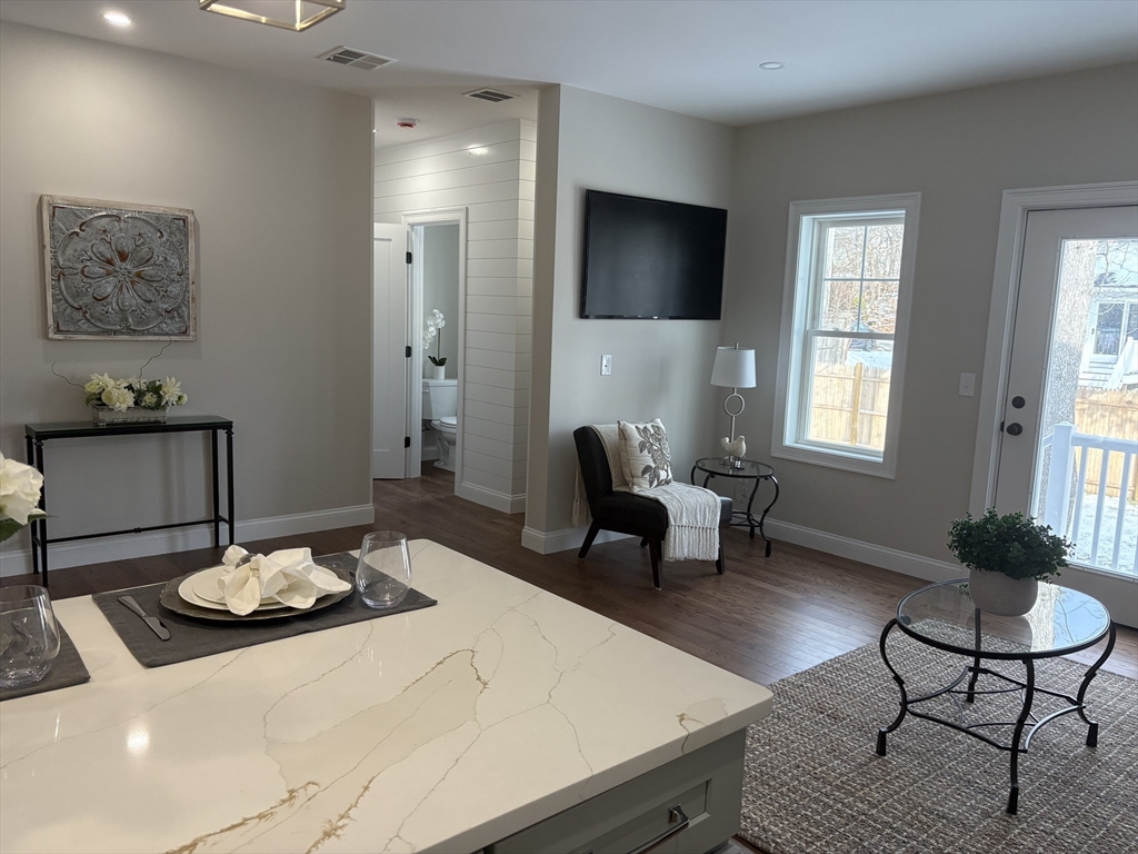 Worcester, Massachusetts, 01606, United States, 3 Bedrooms Bedrooms, ,3 BathroomsBathrooms,Residential,For Sale,1992999