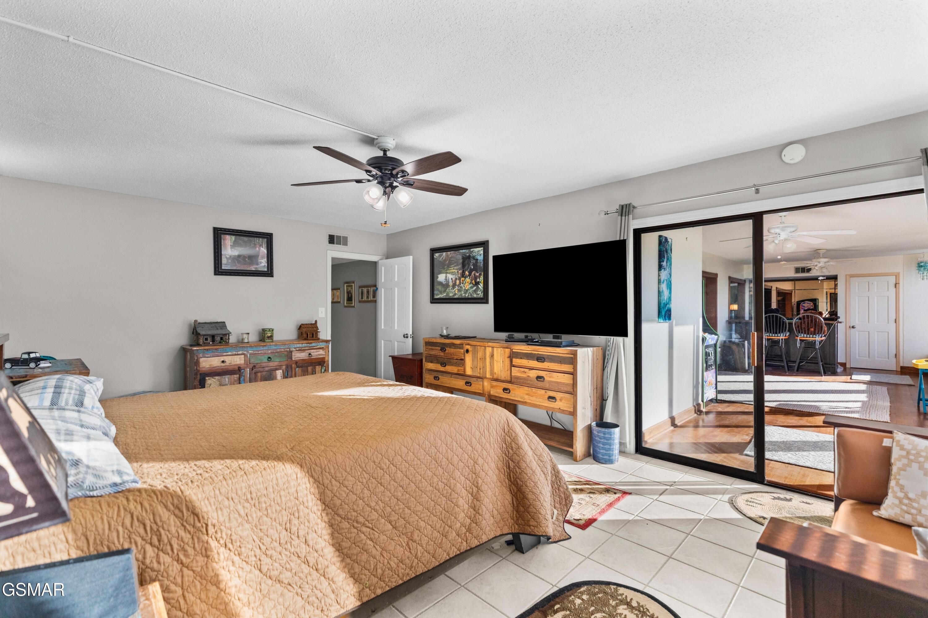 Gatlinburg, Tennessee, 37738, United States, 3 Bedrooms Bedrooms, ,2 BathroomsBathrooms,Residential,For Sale,2012103