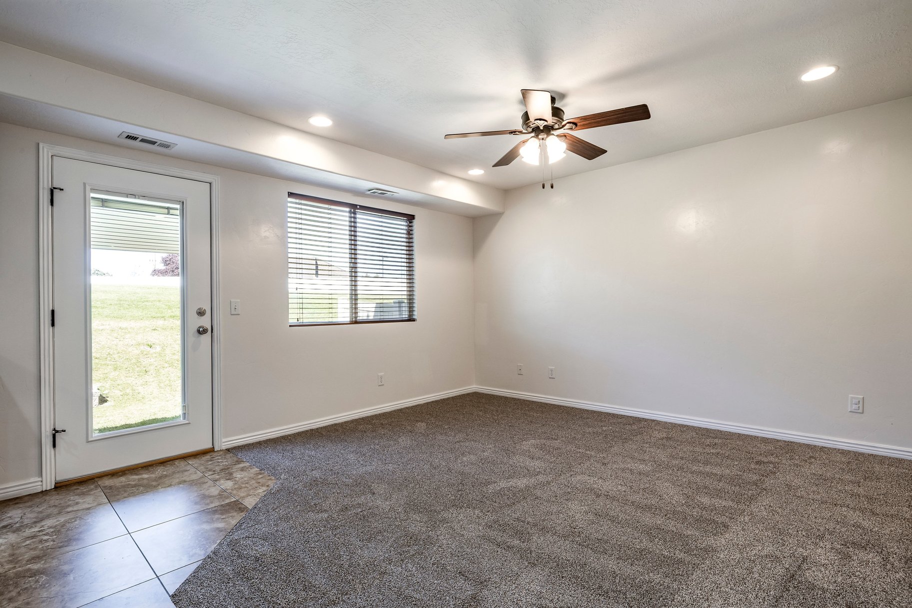  Townhome with Fully Finished Basement - 物件實景