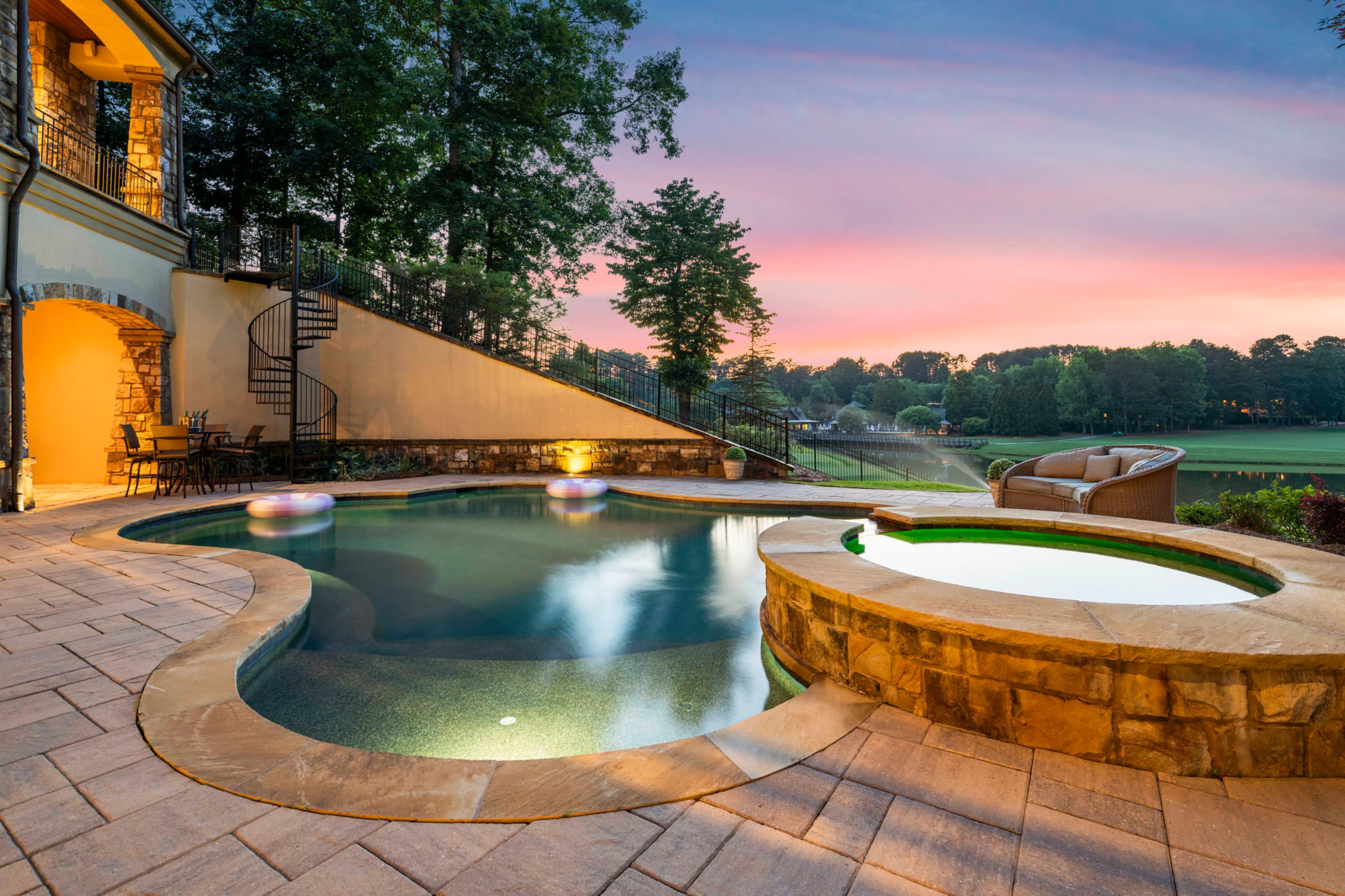  Extraordinary European Manor on Picturesque Cul-de-sac with Lake and Golf Views - 物件實景