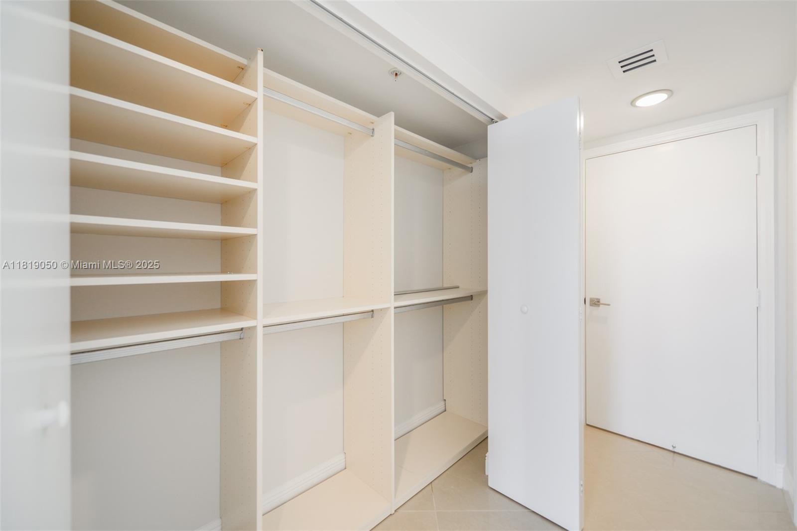 Sunny Isles Beach, Florida, 33160, United States, 2 Bedrooms Bedrooms, ,2 BathroomsBathrooms,Residential,For Sale,1991948