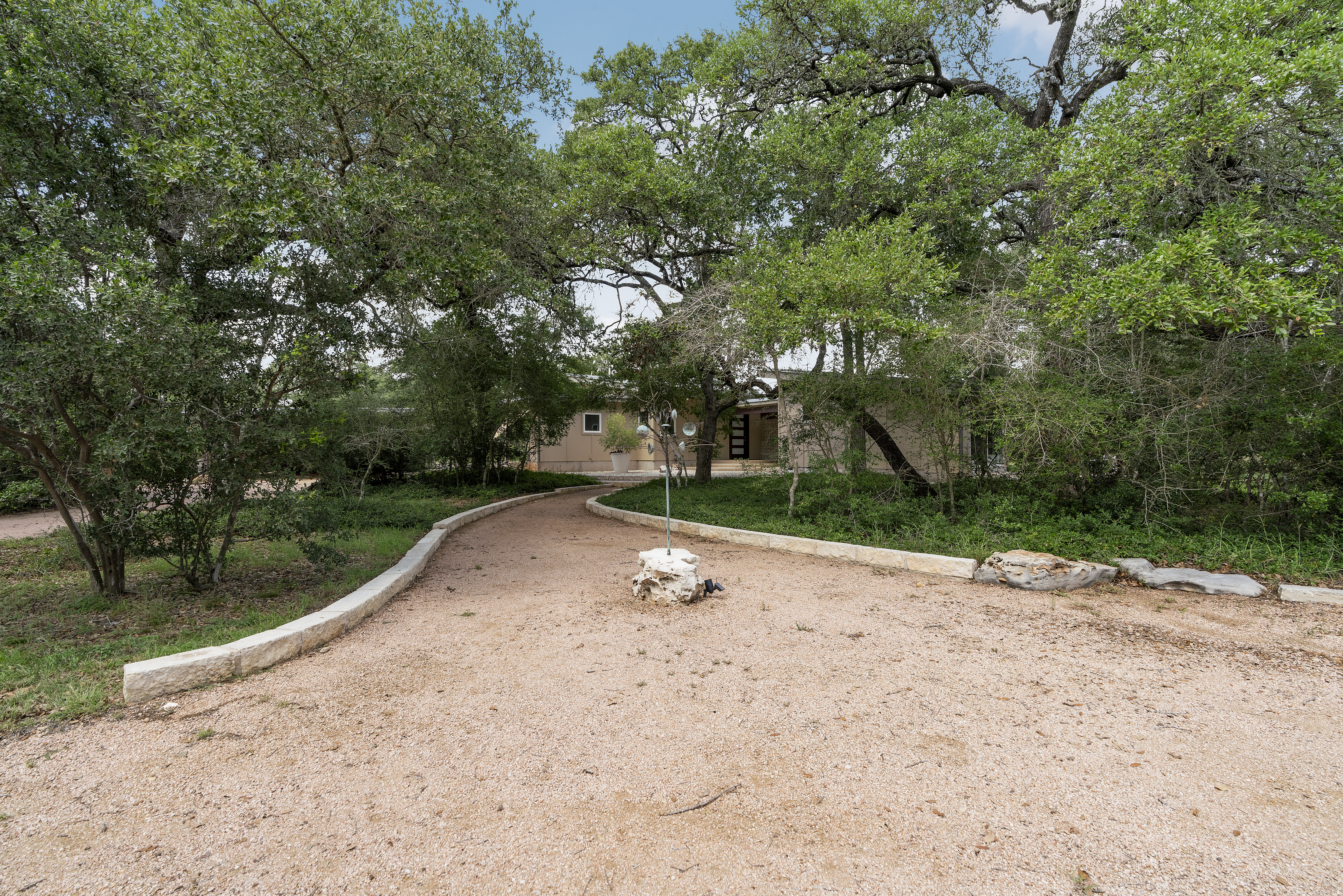  A Modern Hill Country Retreat on 5 Lush Acres - 物件實景