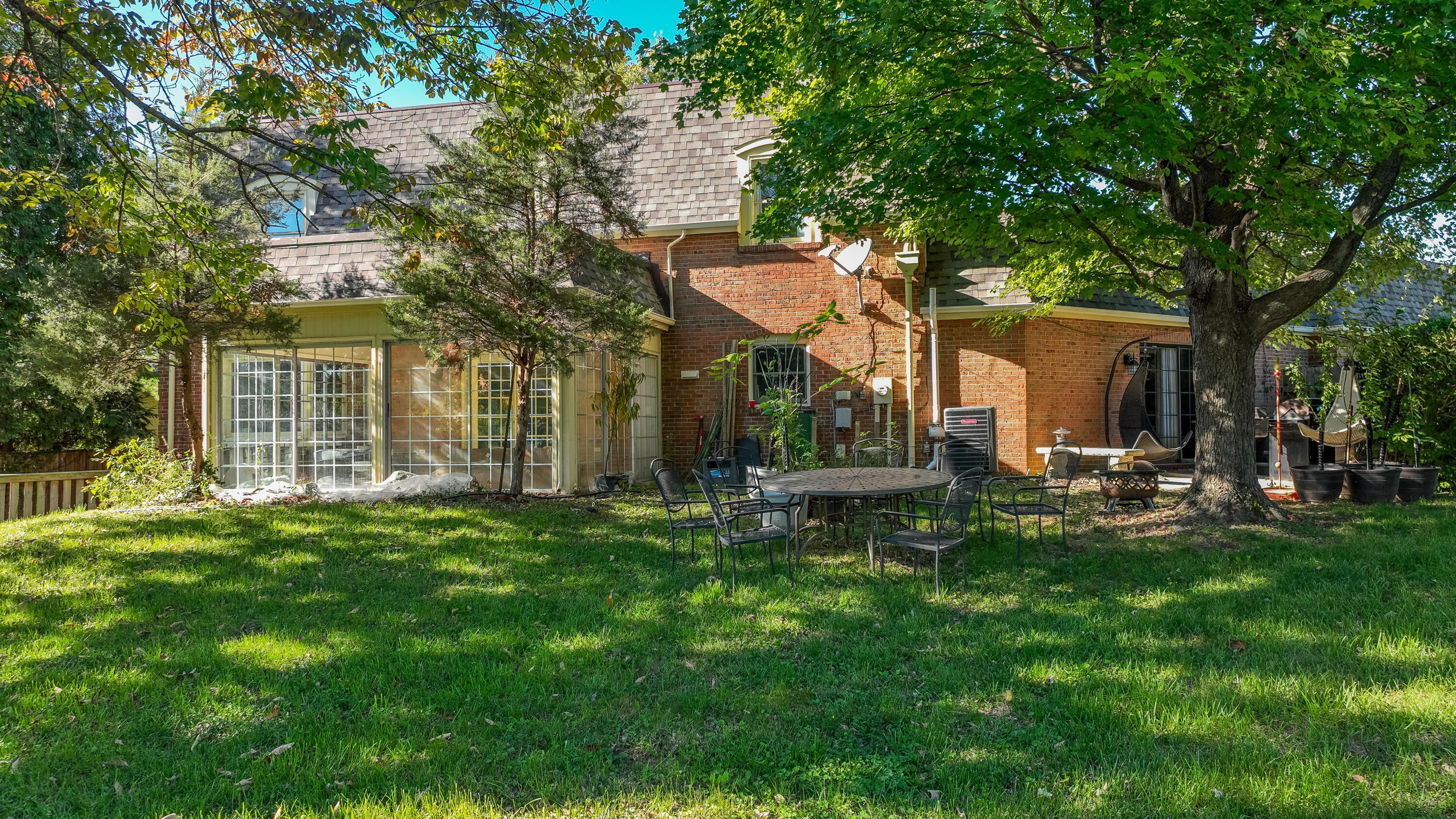 Lexington, Kentucky, 40502, United States, 4 Bedrooms Bedrooms, ,4 BathroomsBathrooms,Residential,For Sale,1976316