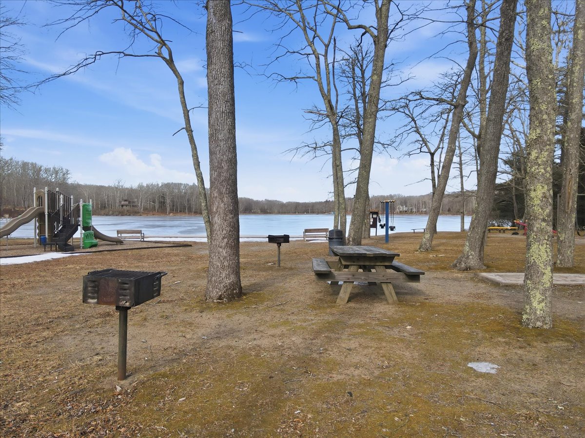 Milford, Pennsylvania, 18337, United States, 4 Bedrooms Bedrooms, ,3 BathroomsBathrooms,Residential,For Sale,2013781