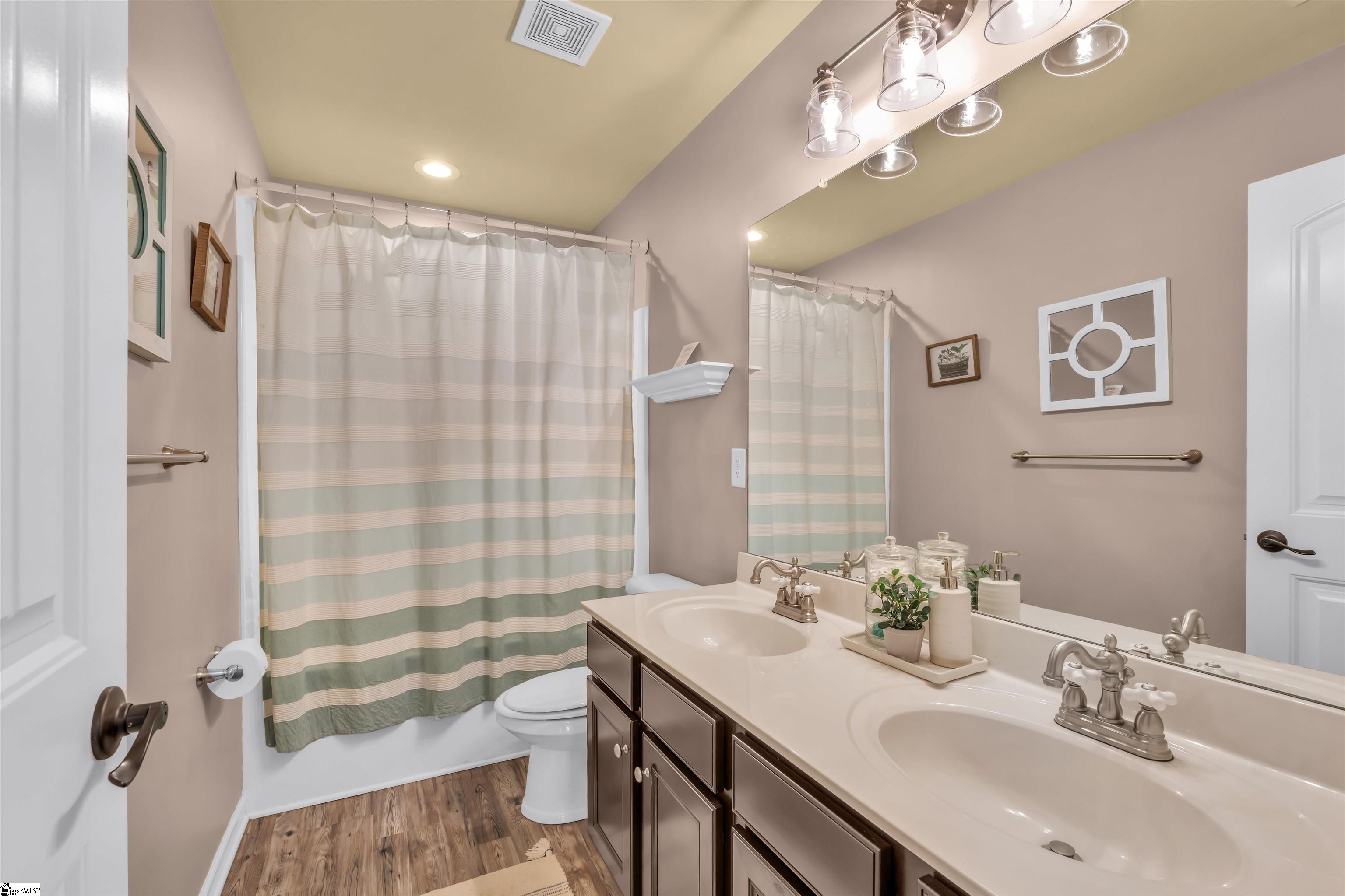 Simpsonville, South Carolina, 29681, United States, 4 Bedrooms Bedrooms, ,4 BathroomsBathrooms,Residential,For Sale,1948001