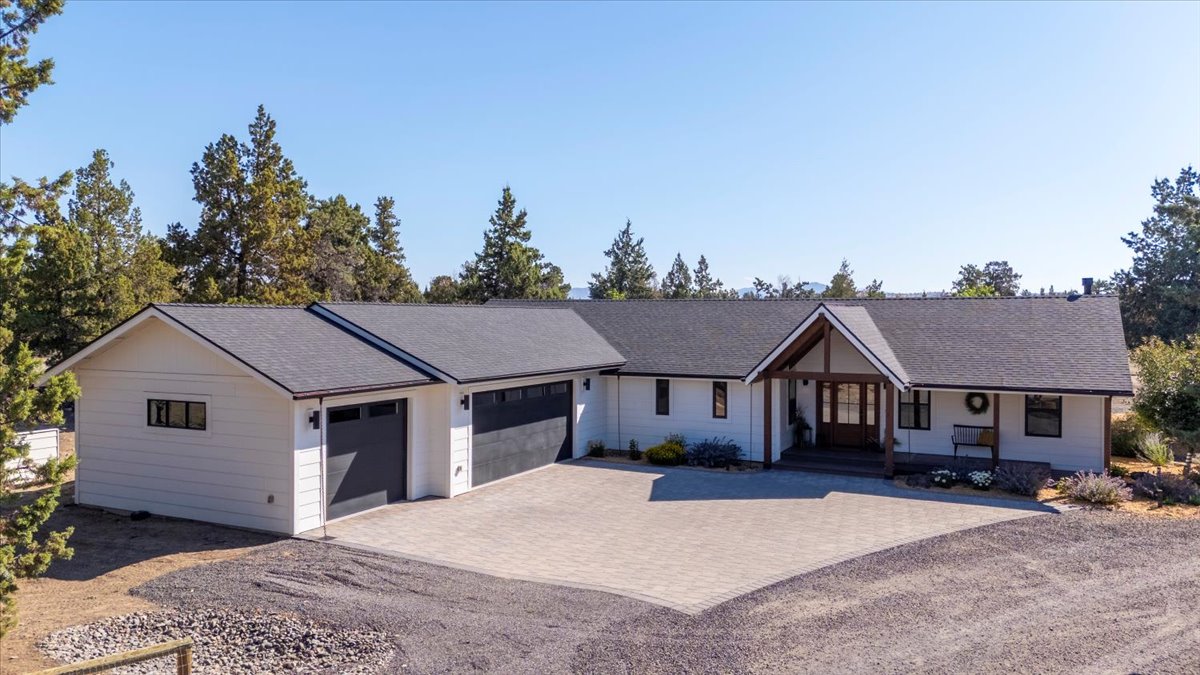 Redmond, Oregon, 97756, United States, 4 Bedrooms Bedrooms, ,3 BathroomsBathrooms,Residential,For Sale,1901092