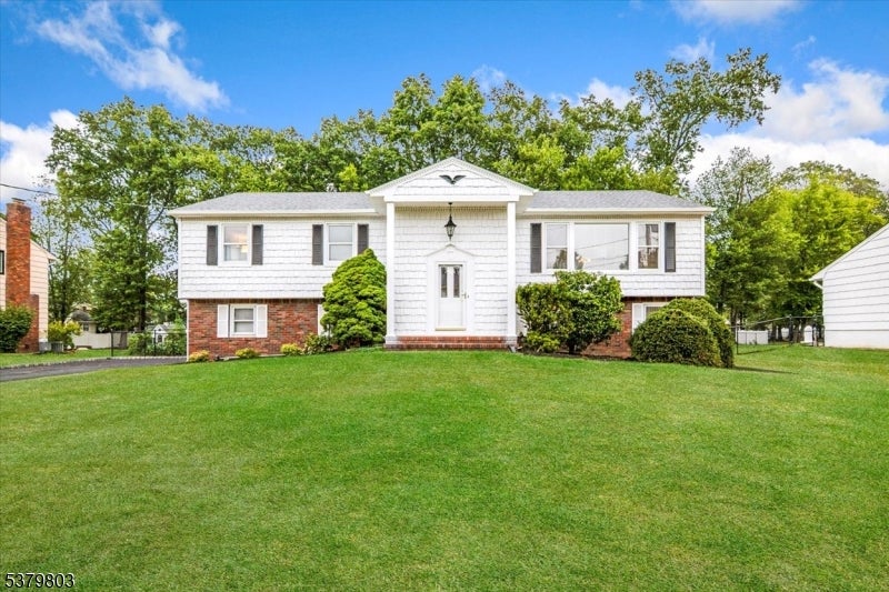 Fairfield Twp., New Jersey, 07004, United States, 3 Bedrooms Bedrooms, ,3 BathroomsBathrooms,Residential,For Sale,1923518