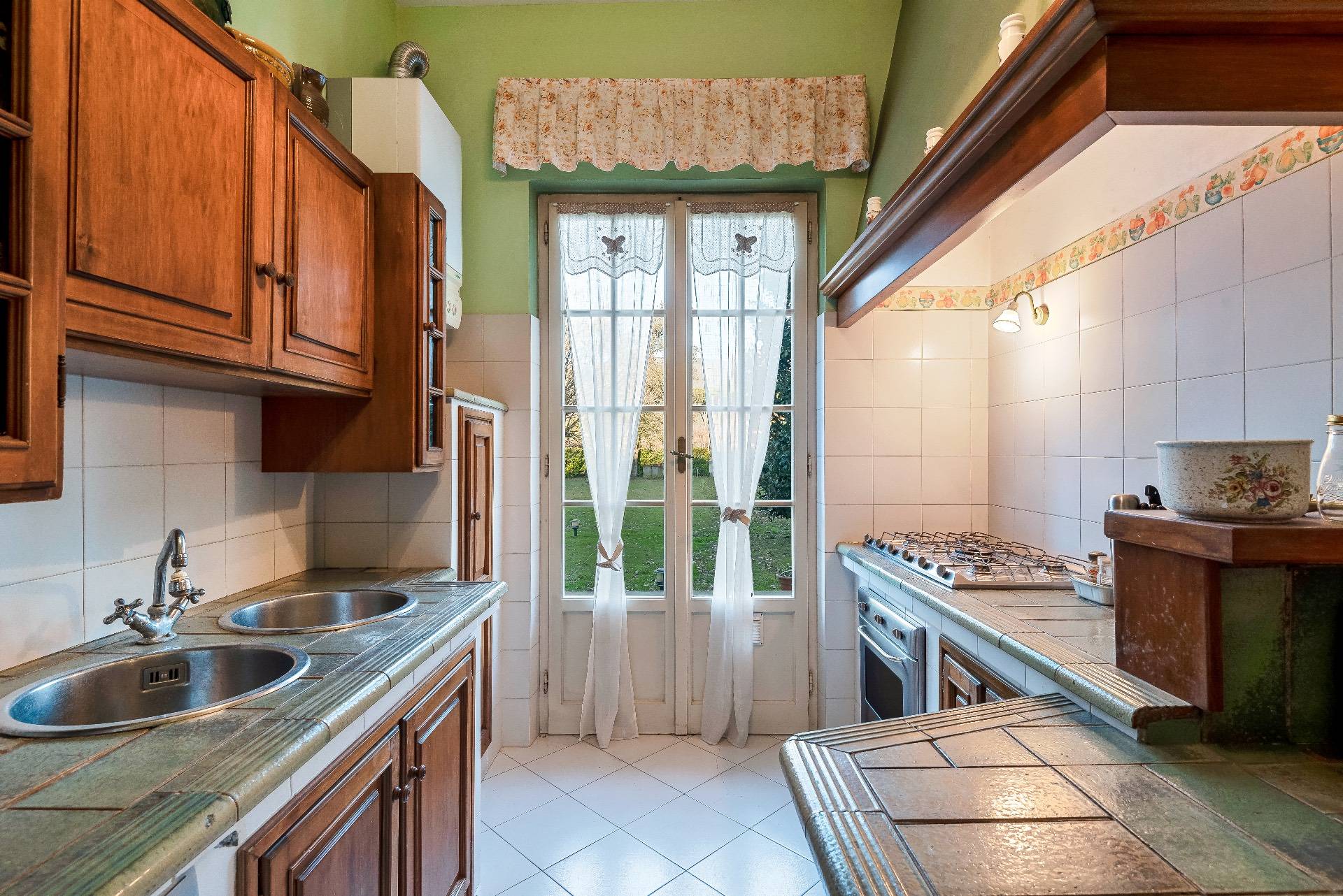 Massa, Massa-Carrara, 54100, IT, 4 Bedrooms Bedrooms, ,4 BathroomsBathrooms,Residential,For Sale,1688477