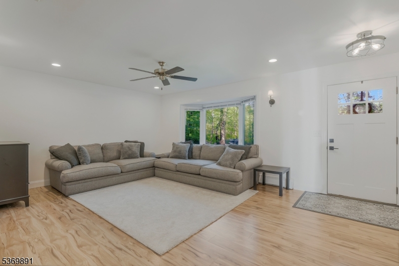 Bethlehem Twp., New Jersey, 08802, United States, 3 Bedrooms Bedrooms, ,2 BathroomsBathrooms,Residential,For Sale,1949584
