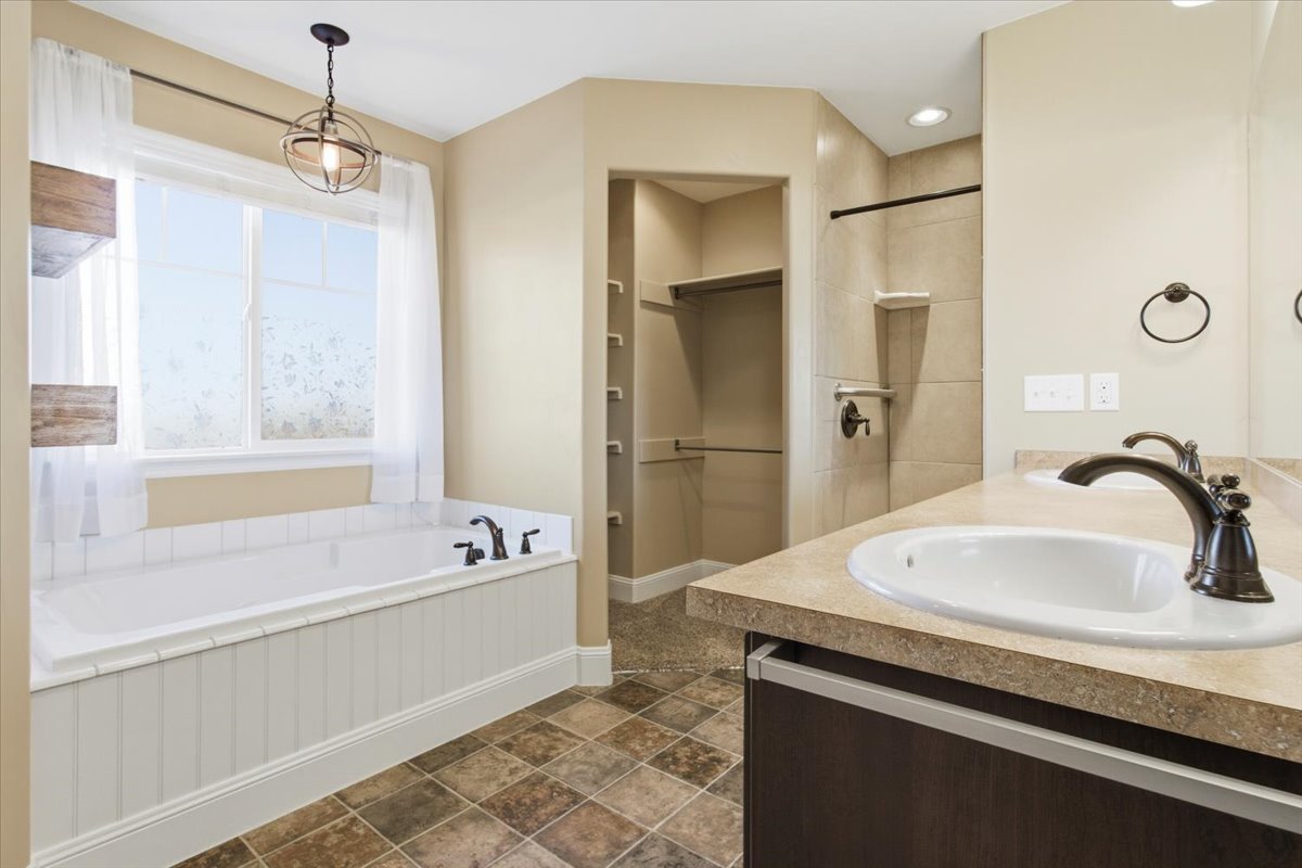 CENTRAL VALLEY, Utah, 84754, United States, 4 Bedrooms Bedrooms, ,3 BathroomsBathrooms,Residential,For Sale,1973038