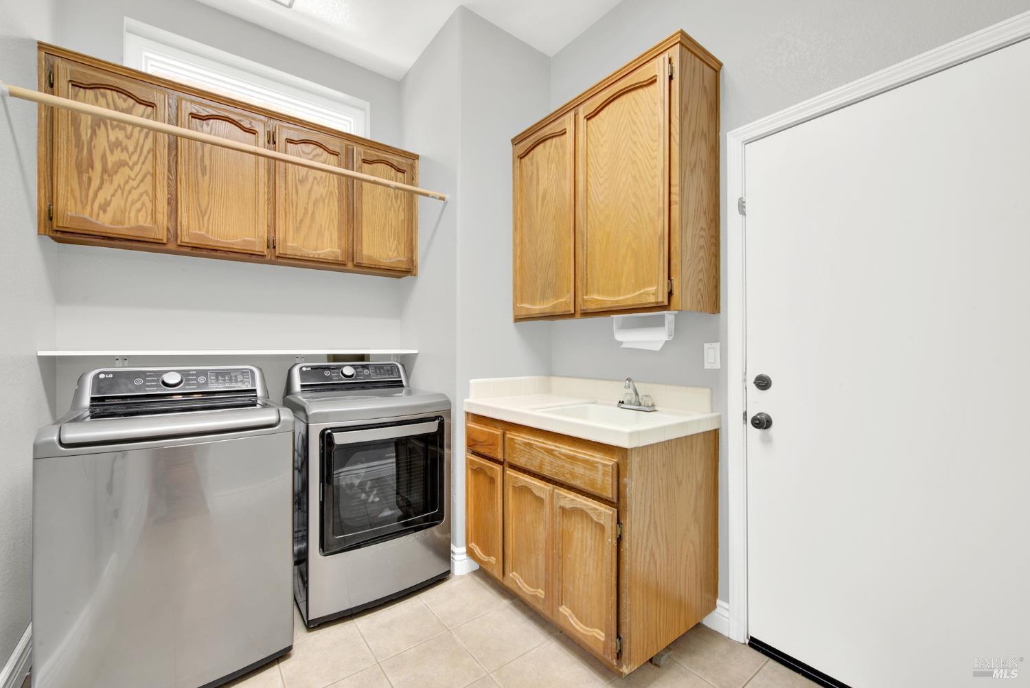 Vacaville, California, 95687, United States, 4 Bedrooms Bedrooms, ,3 BathroomsBathrooms,Residential,For Sale,1856071