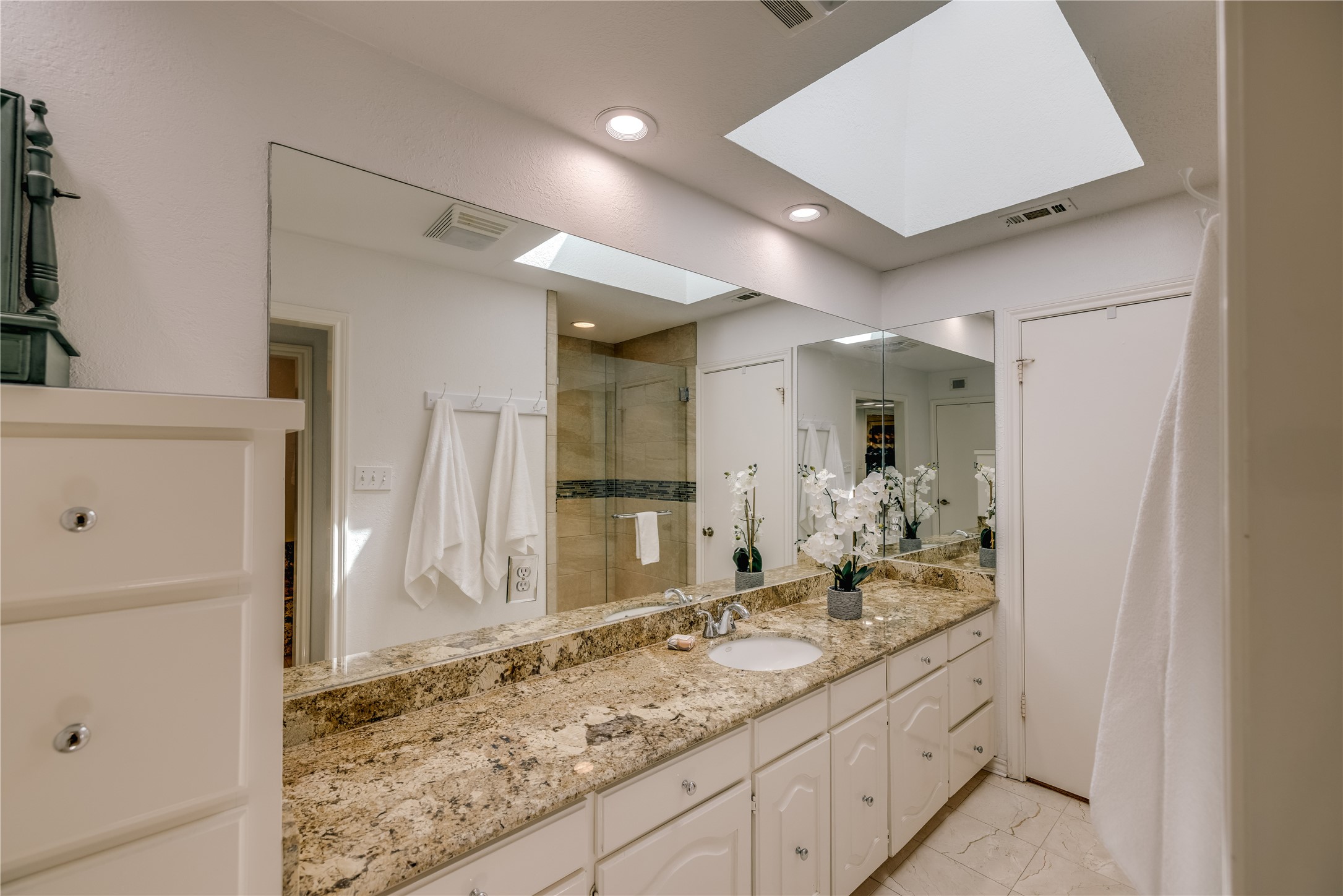 Fort Worth, Texas, 76116, United States, 4 Bedrooms Bedrooms, ,4 BathroomsBathrooms,Residential,For Sale,1926062