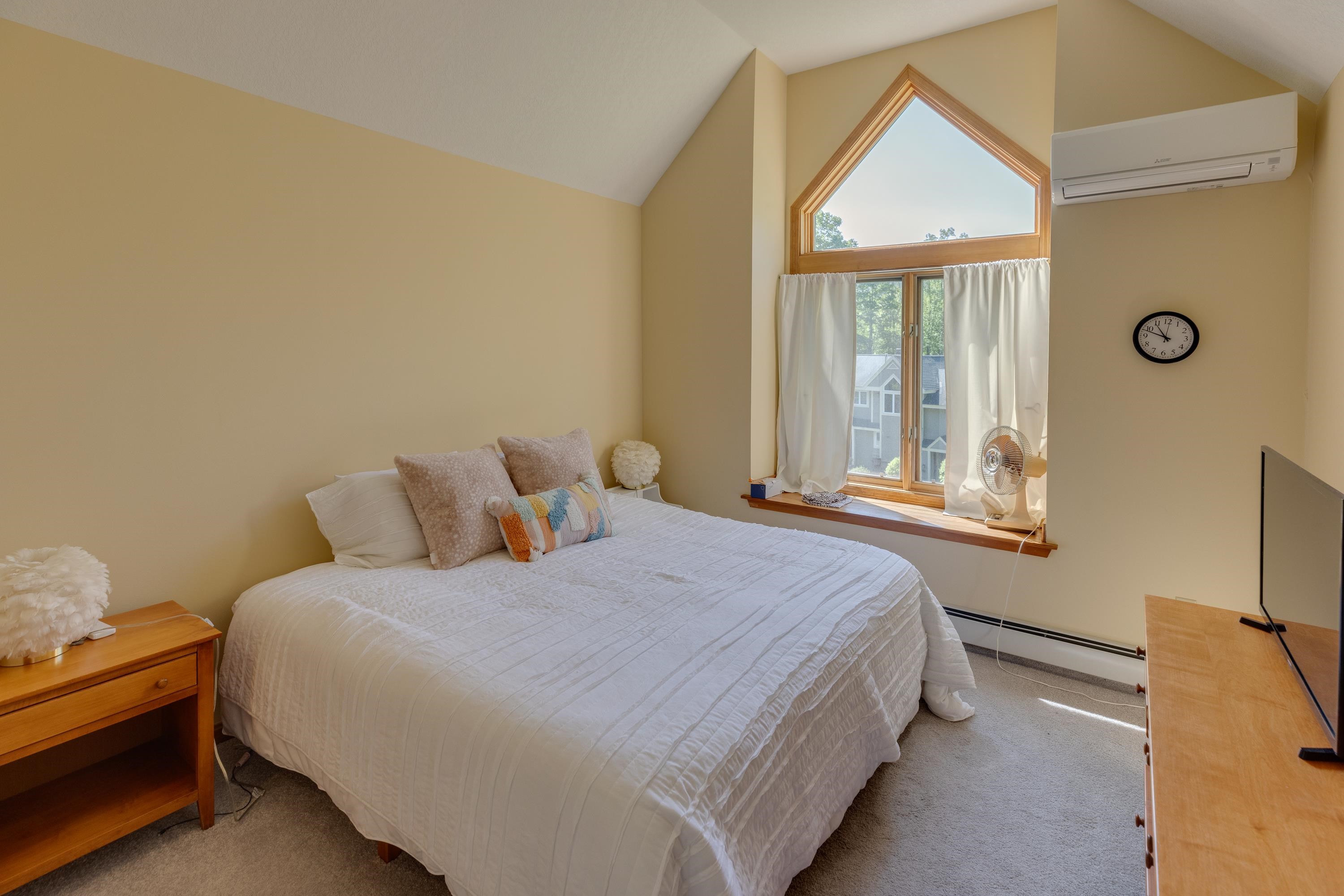 Lincoln, New Hampshire, 03251, United States, 4 Bedrooms Bedrooms, ,4 BathroomsBathrooms,Residential,For Sale,1991749