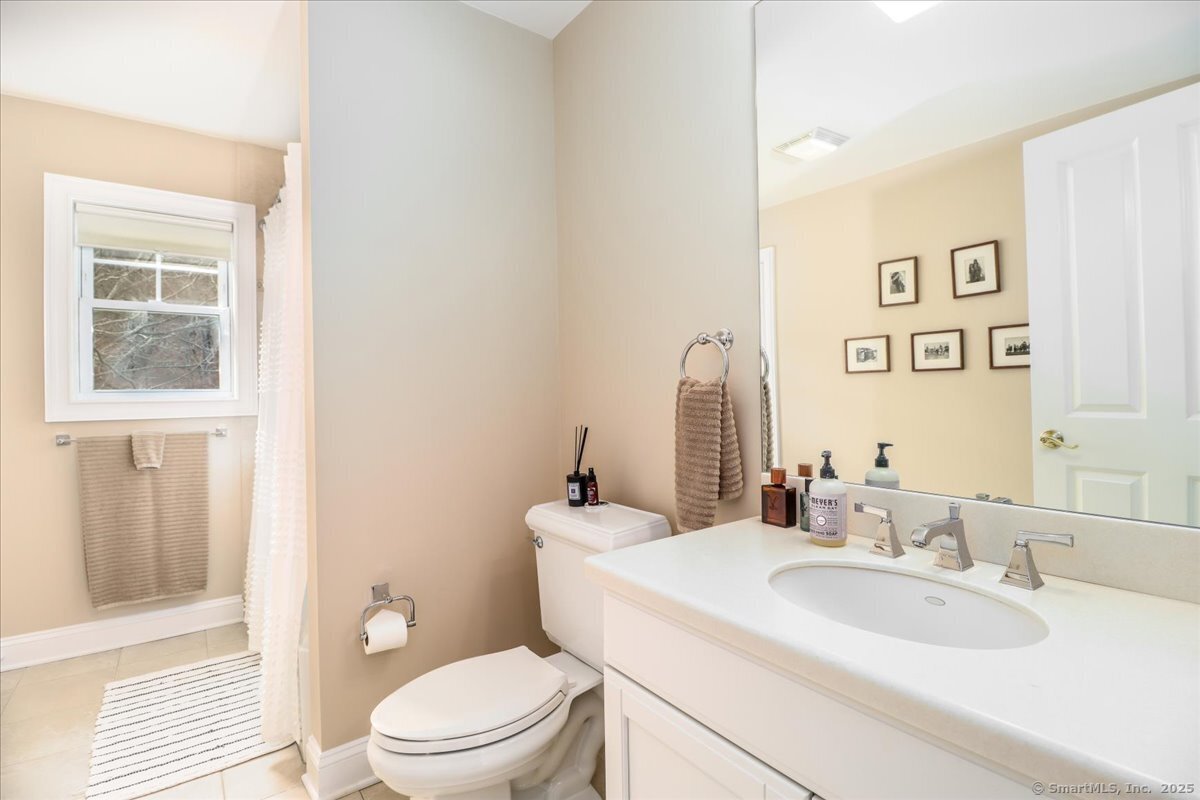 New Milford, Connecticut, 06776, United States, 2 Bedrooms Bedrooms, ,4 BathroomsBathrooms,Residential,For Sale,1938812