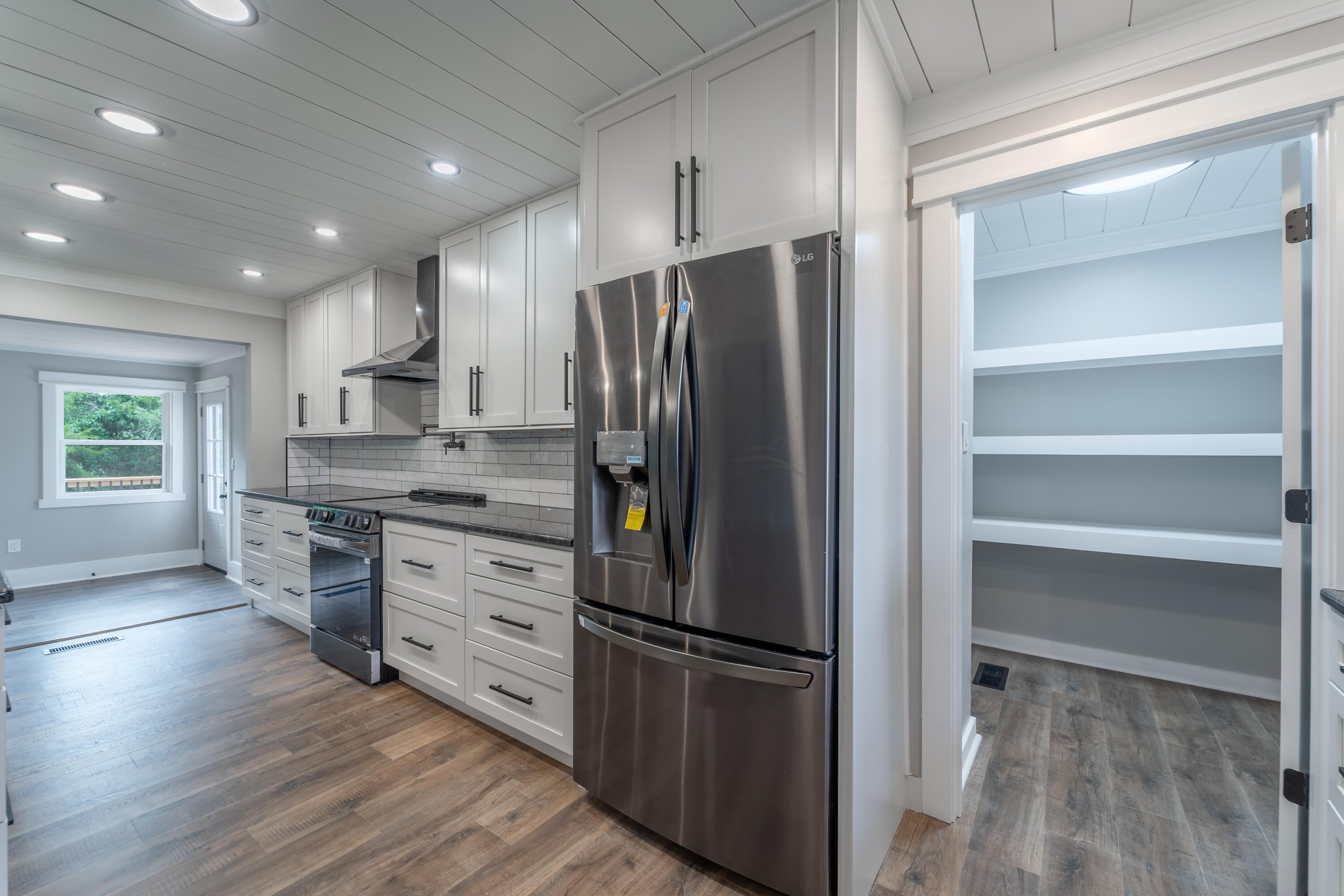 Berea, Kentucky, 40403, United States, 4 Bedrooms Bedrooms, ,4 BathroomsBathrooms,Residential,For Sale,1979235