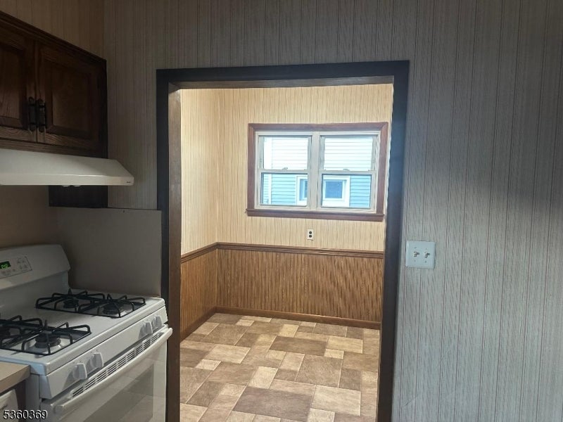 Rutherford Boro, New Jersey, 07070, United States, 3 Bedrooms Bedrooms, ,2 BathroomsBathrooms,Residential,For Sale,1983720