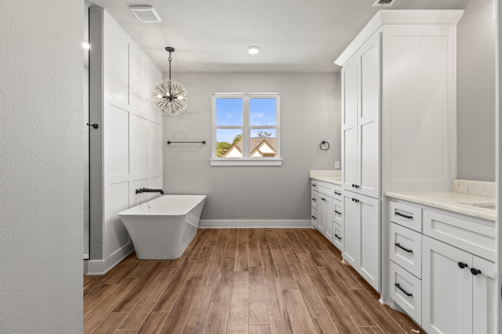 Tyler, Texas, 75706, United States, 4 Bedrooms Bedrooms, ,3 BathroomsBathrooms,Residential,For Sale,1983629