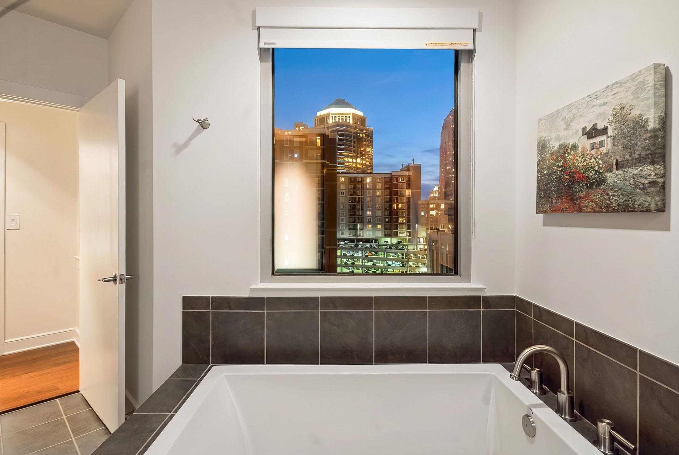 Modern Intown Living at Luxe - 物件實景
