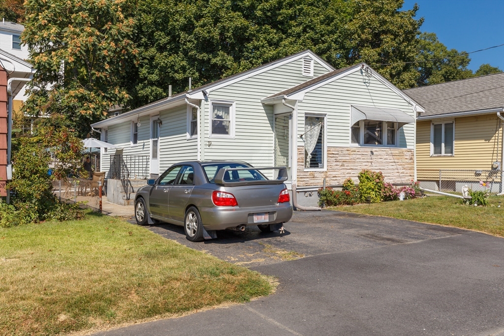 Waltham, Massachusetts, 02451, United States, 3 Bedrooms Bedrooms, ,2 BathroomsBathrooms,Residential,For Sale,1894263