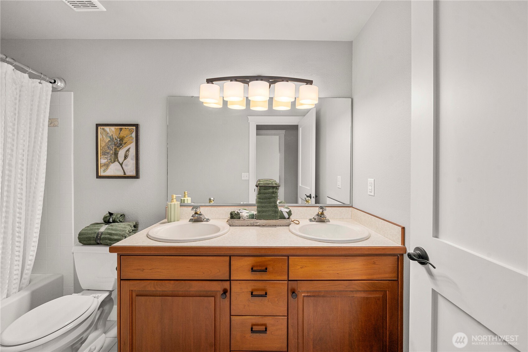 Federal Way, Washington, 98003, United States, 4 Bedrooms Bedrooms, ,2 BathroomsBathrooms,Residential,For Sale,1924740