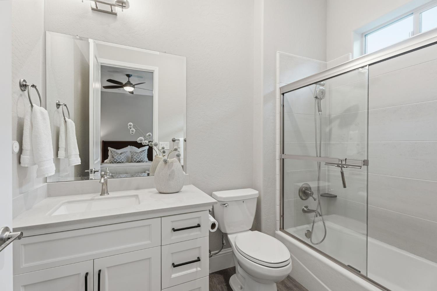 Clovis, California, 93619, United States, 4 Bedrooms Bedrooms, ,4 BathroomsBathrooms,Residential,For Sale,2010816