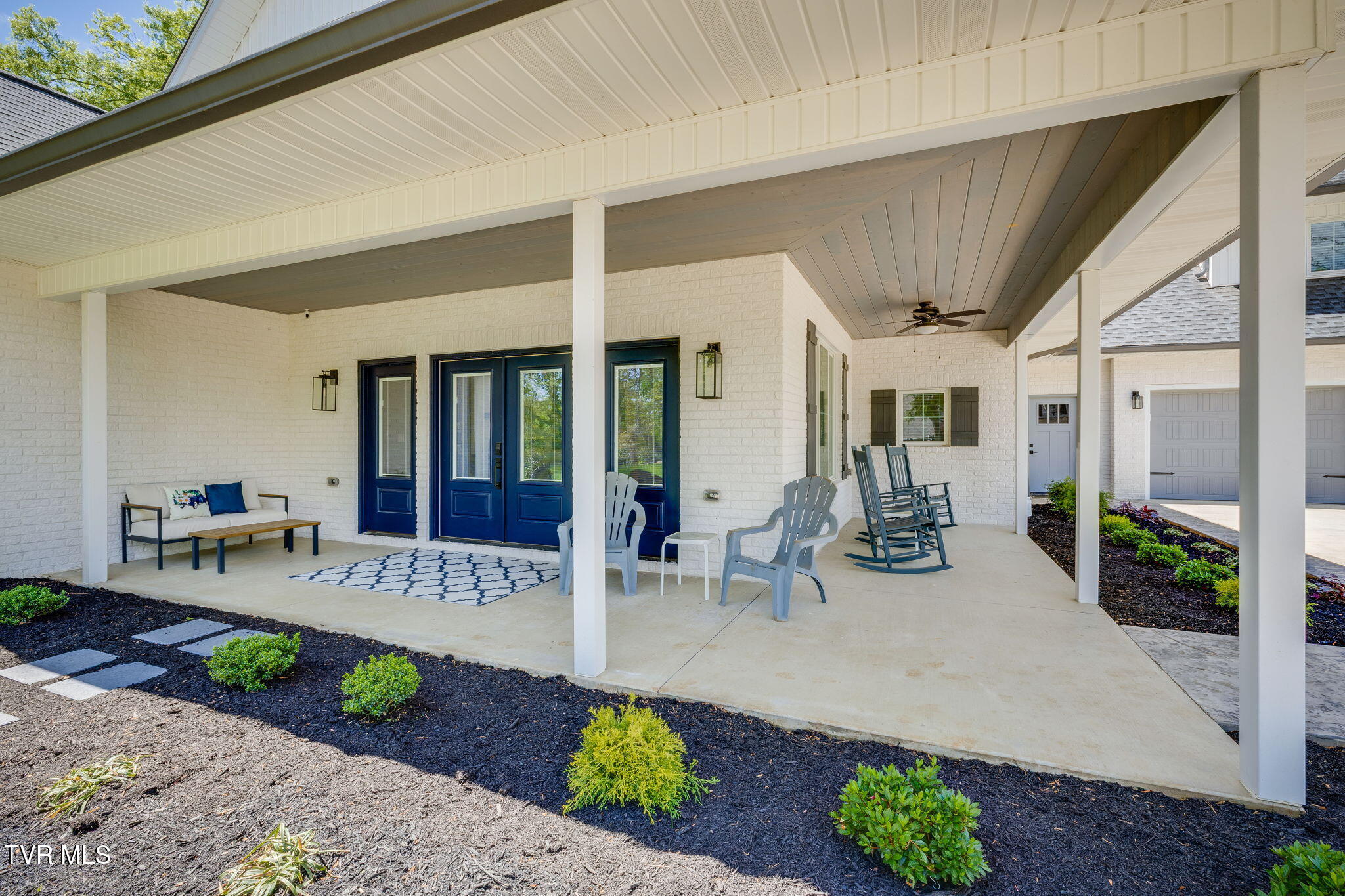 Dandridge, Tennessee, 37725, United States, 3 Bedrooms Bedrooms, ,4 BathroomsBathrooms,Residential,For Sale,2040308