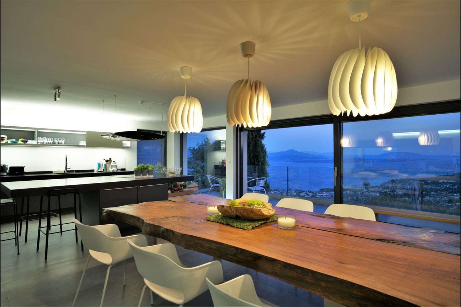  EXCEPTIONAL PANORAMIC VILLA WITH A POOL OVERLOOKING THE LAKE - 物件實景