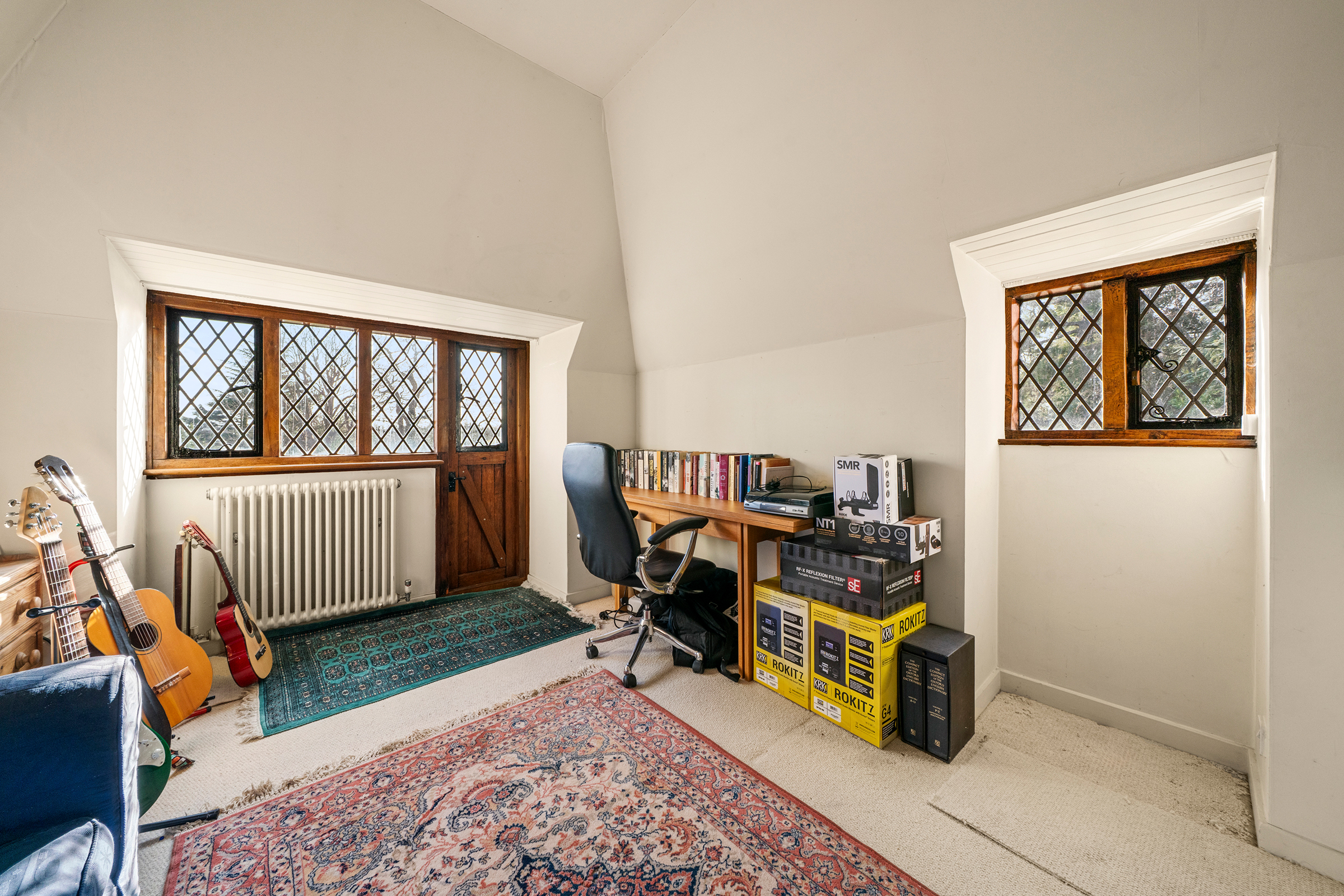  A Handsome House on One of Esher’s Most Coveted Private Roads - 物件實景