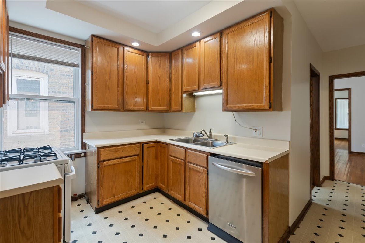 Evanston, Illinois, 60202, United States, 4 Bedrooms Bedrooms, ,Residential,For Sale,1923583