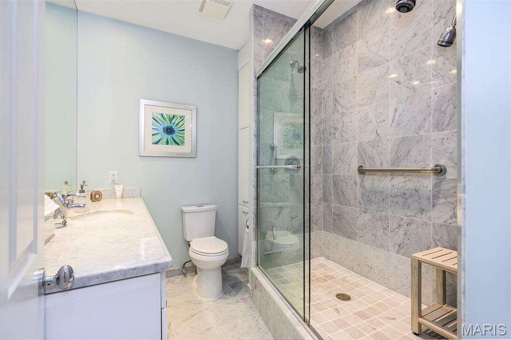 St Louis, Missouri, 63105, United States, 2 Bedrooms Bedrooms, ,2 BathroomsBathrooms,Residential,For Sale,1828450
