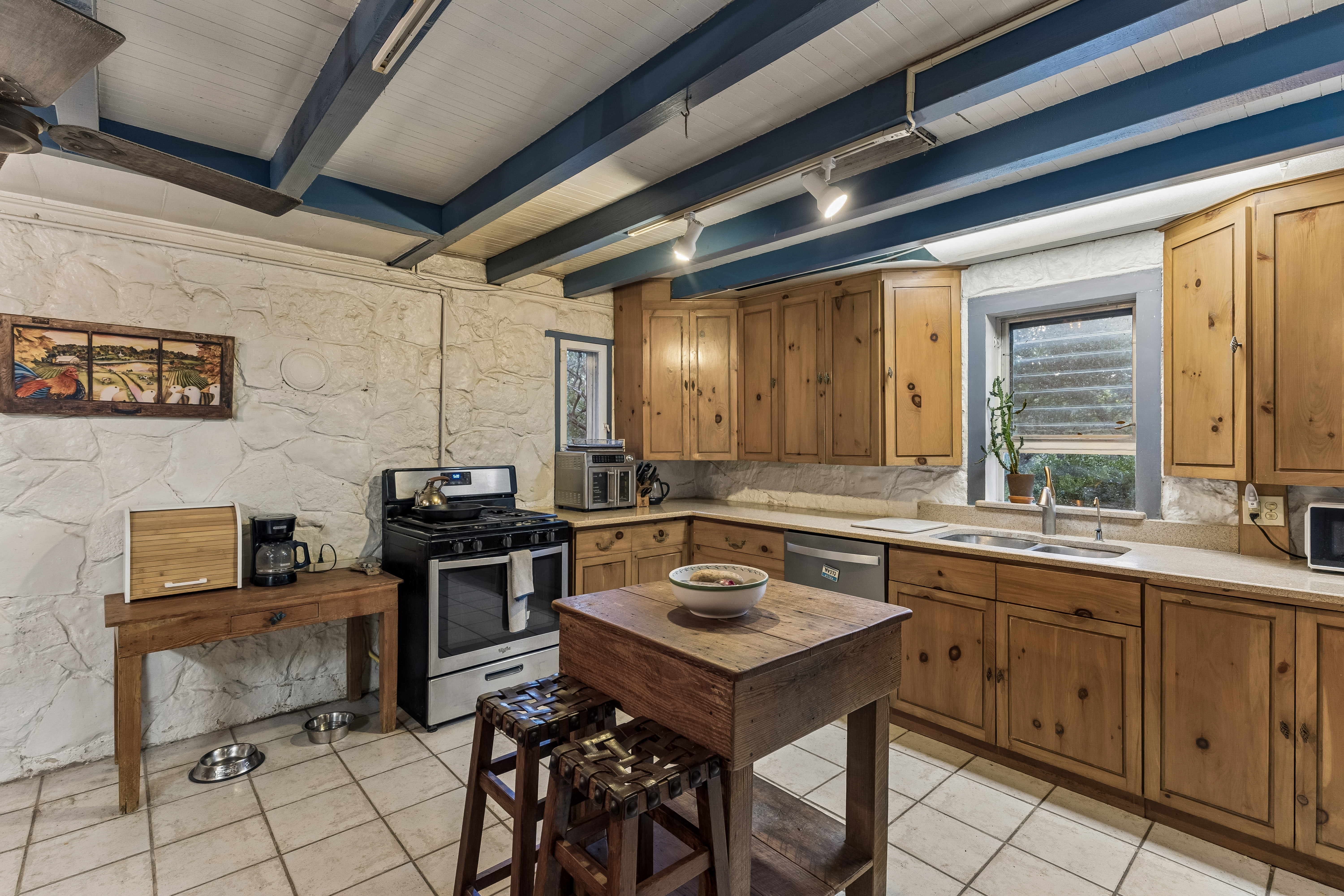  Spanish-Style Historic Woodland Retreat in Helotes - 物件實景