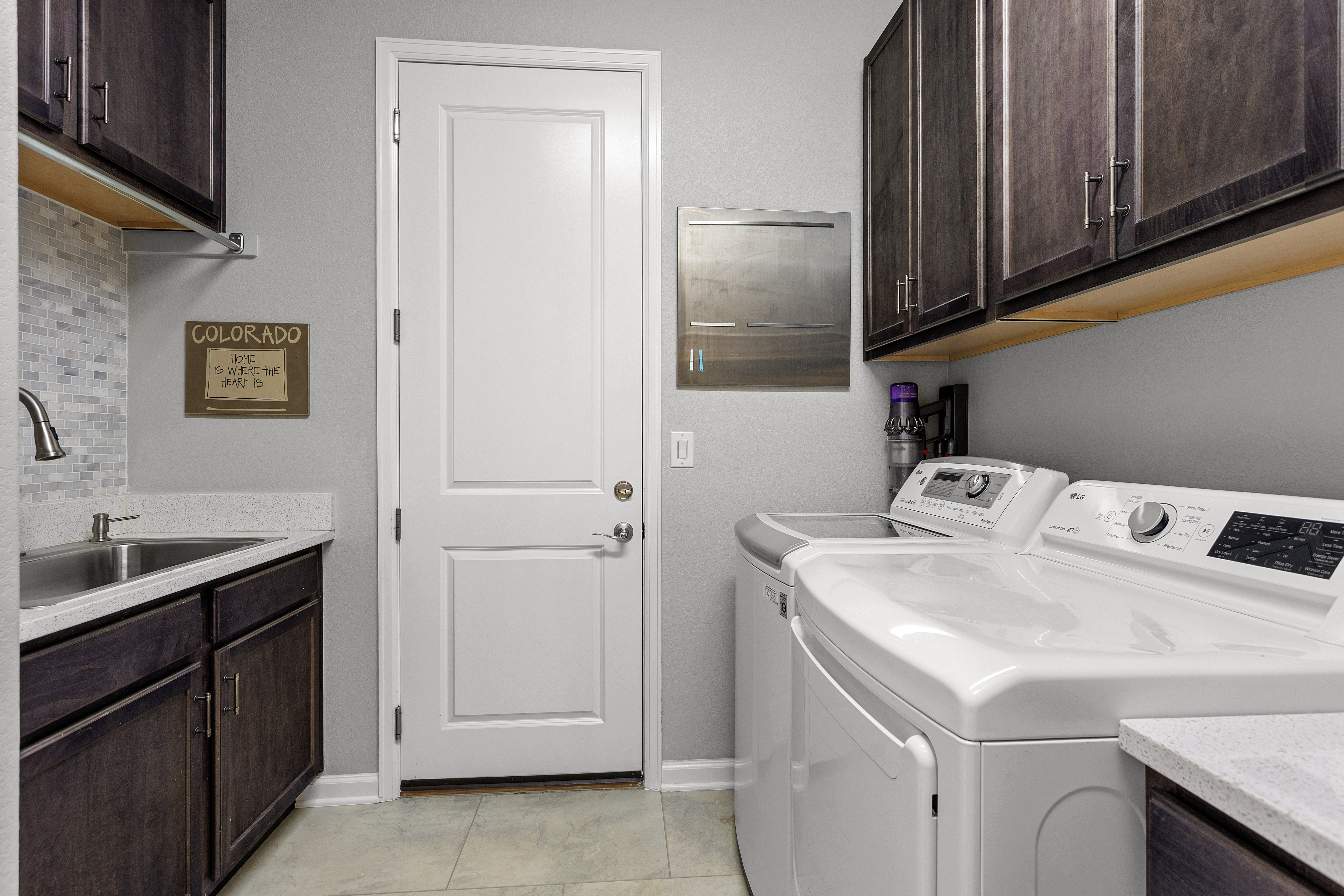  Ranch Perfection in Reata North Chef Kitchen Main Floor Suite & Basement Oasis - 物件實景