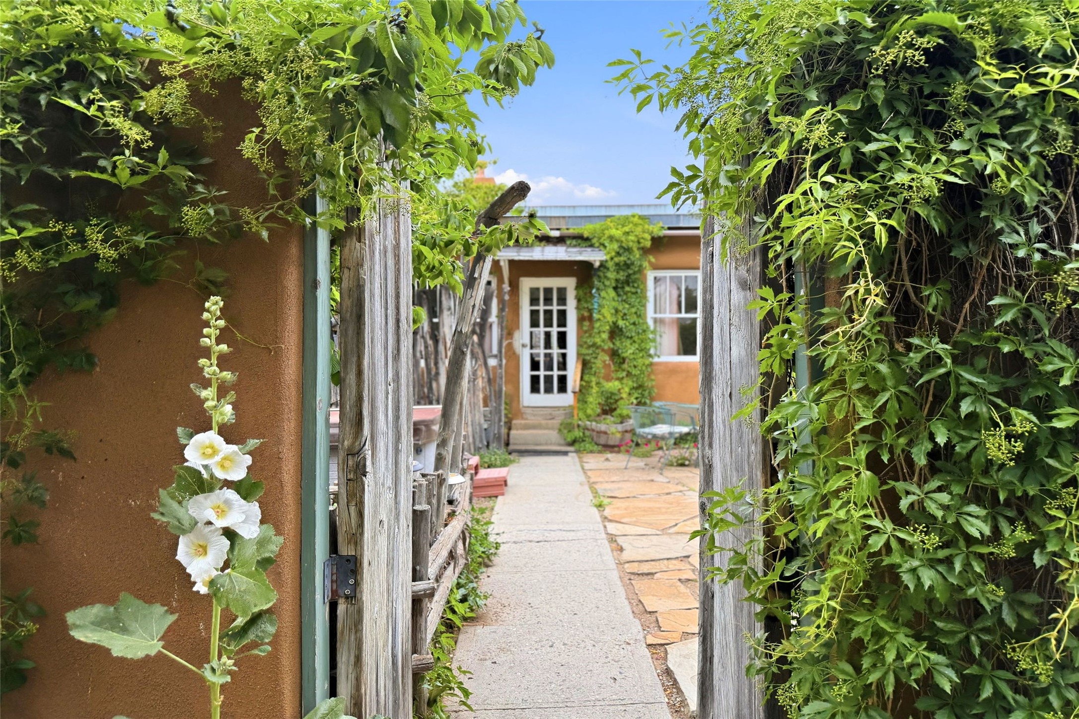  216 E Santa Fe Avenue - 物件實景