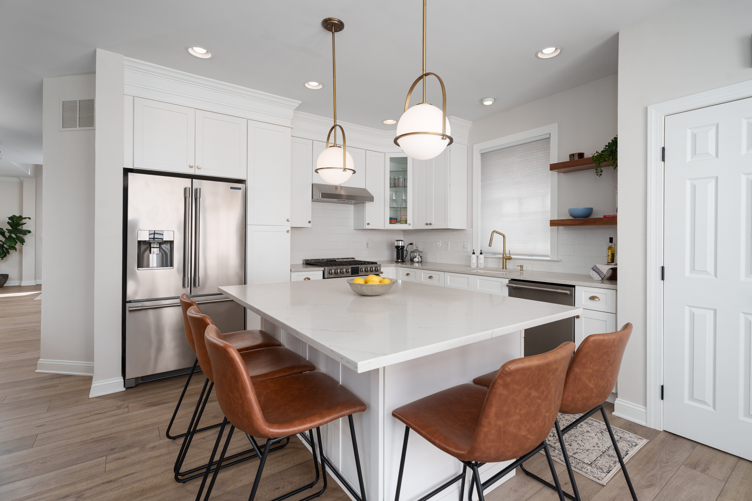  Turn-Key Town Center Home on a Picture-Perfect Lot - 物件實景