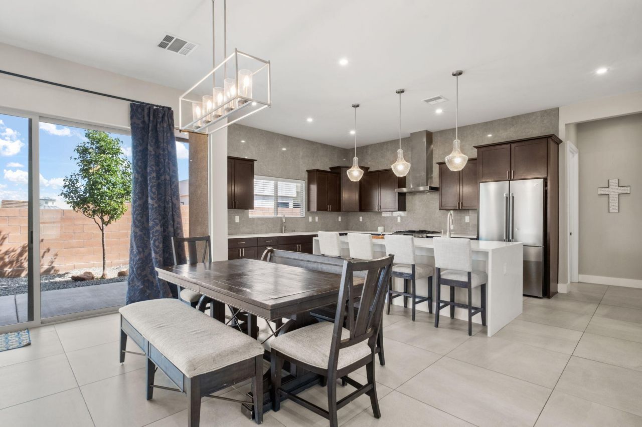 Albuquerque, New Mexico, 87120, United States, 5 Bedrooms Bedrooms, ,5 BathroomsBathrooms,Residential,For Sale,1940027