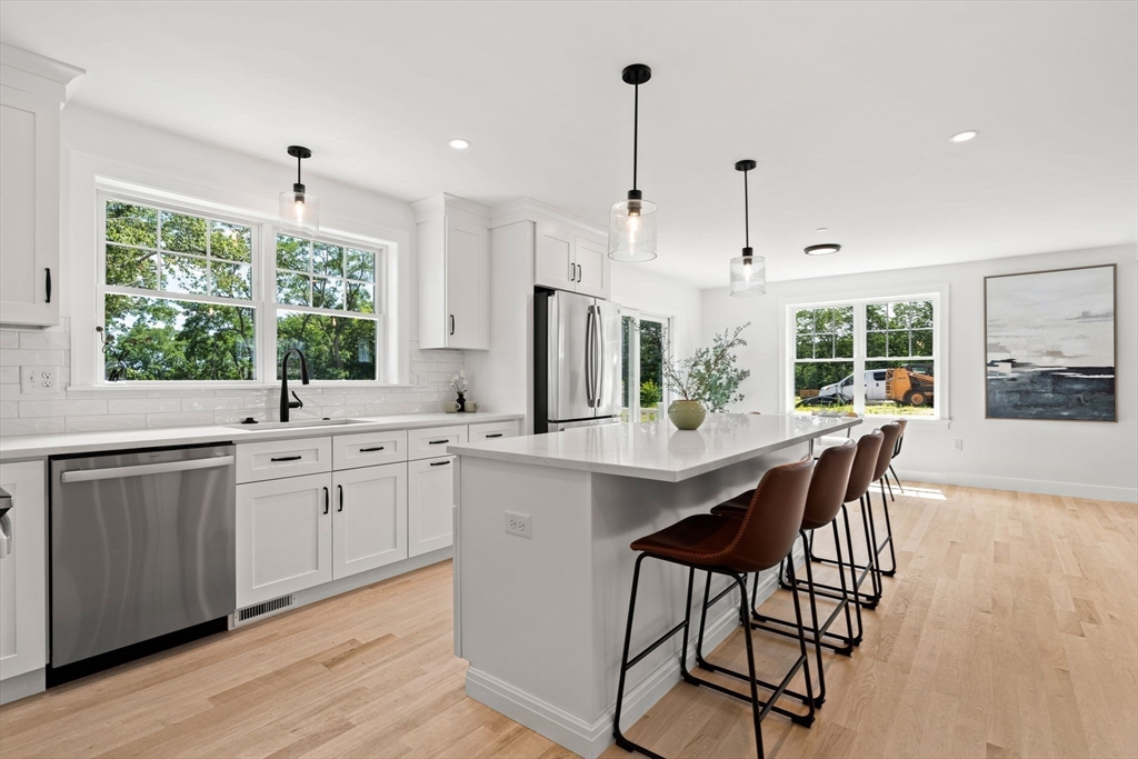 Haverhill, Massachusetts, 01832, United States, 3 Bedrooms Bedrooms, ,4 BathroomsBathrooms,Residential,For Sale,1827330