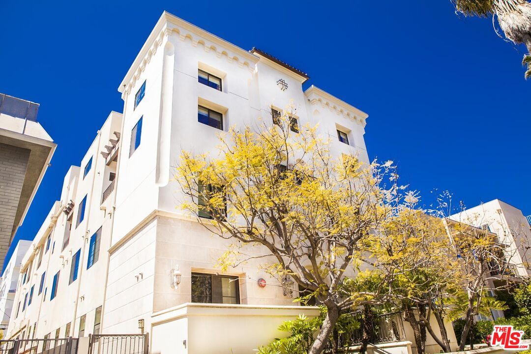 Los Angeles, California, 90049, United States, 27 Bedrooms Bedrooms, ,Residential,For Sale,1890269