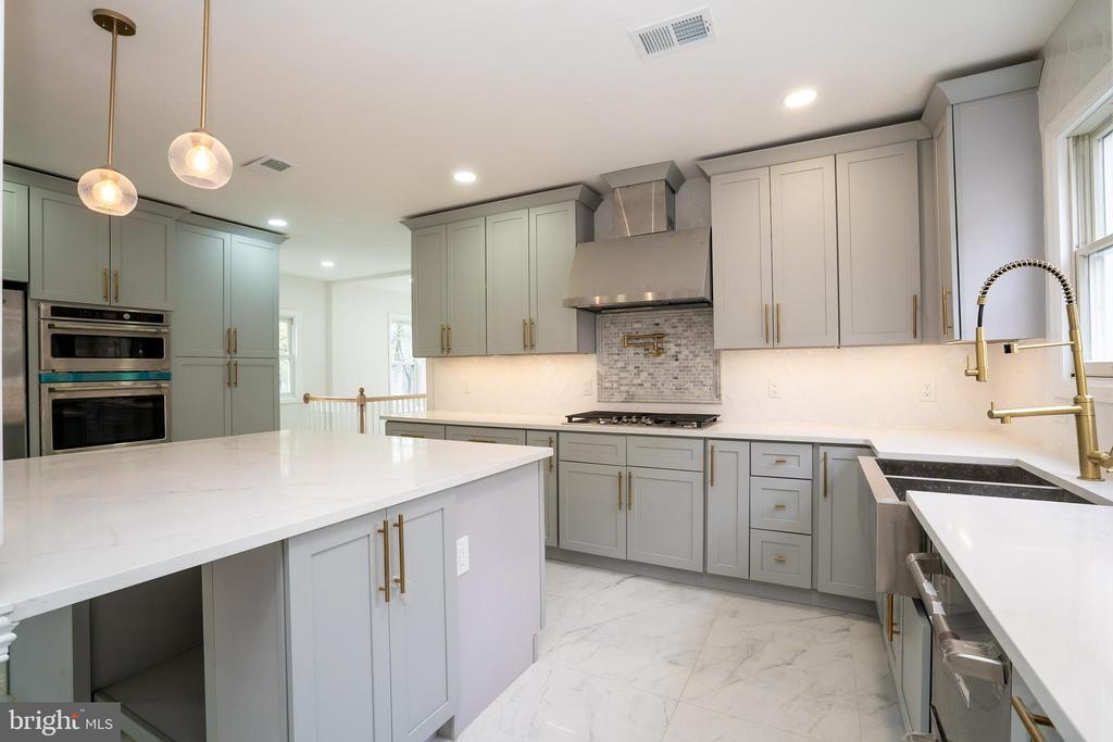 Hightstown, New Jersey, 08520, United States, 7 Bedrooms Bedrooms, ,5 BathroomsBathrooms,Residential,For Sale,1938166