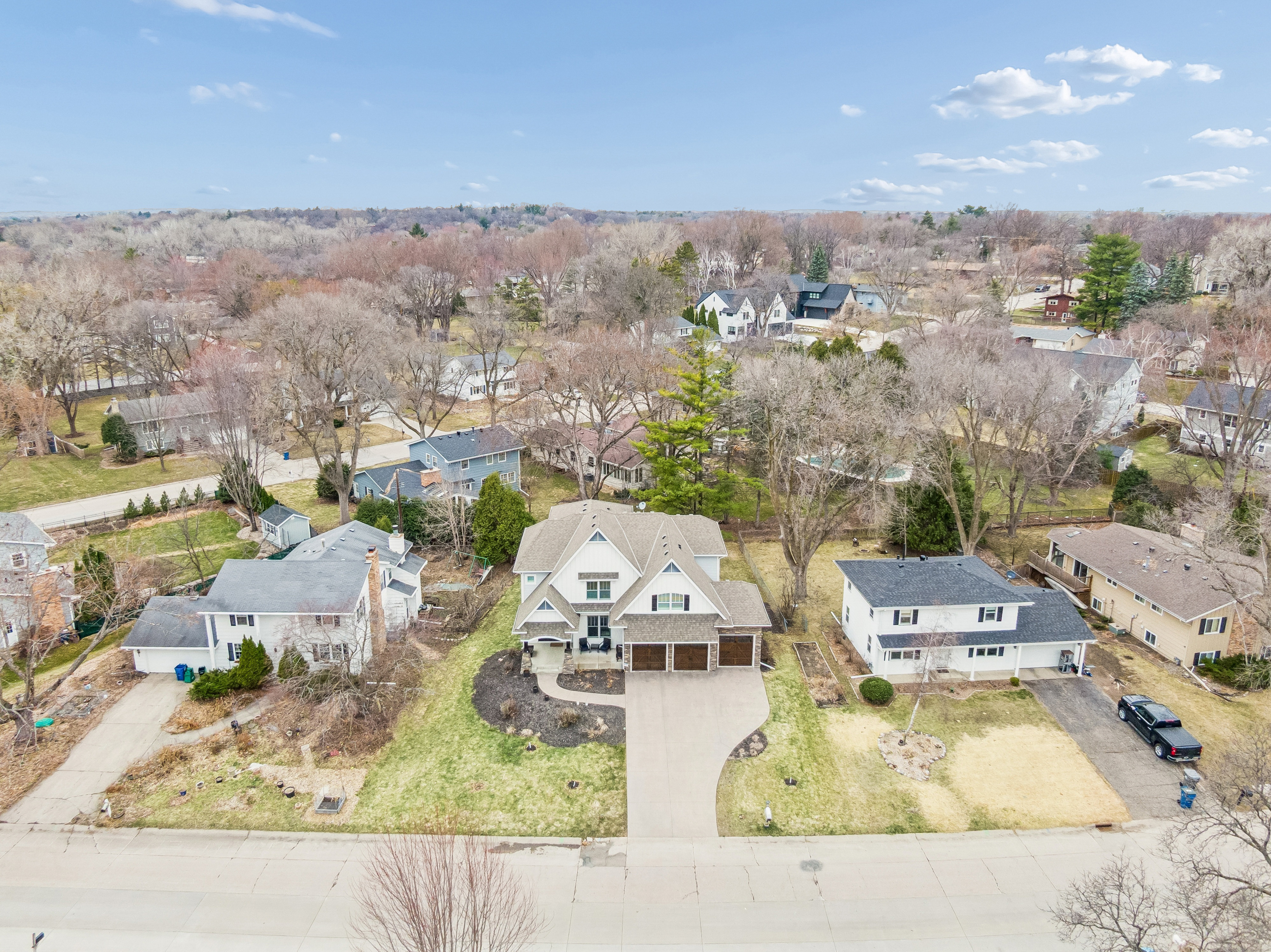  Elegant Living in Edina’s Yancey Park - 物件實景