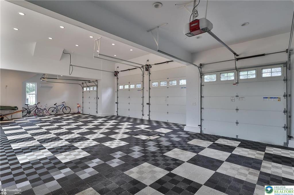 Stroudsburg, Pennsylvania, 18360-6926, United States, 7 Bedrooms Bedrooms, ,4 BathroomsBathrooms,Residential,For Sale,1904497